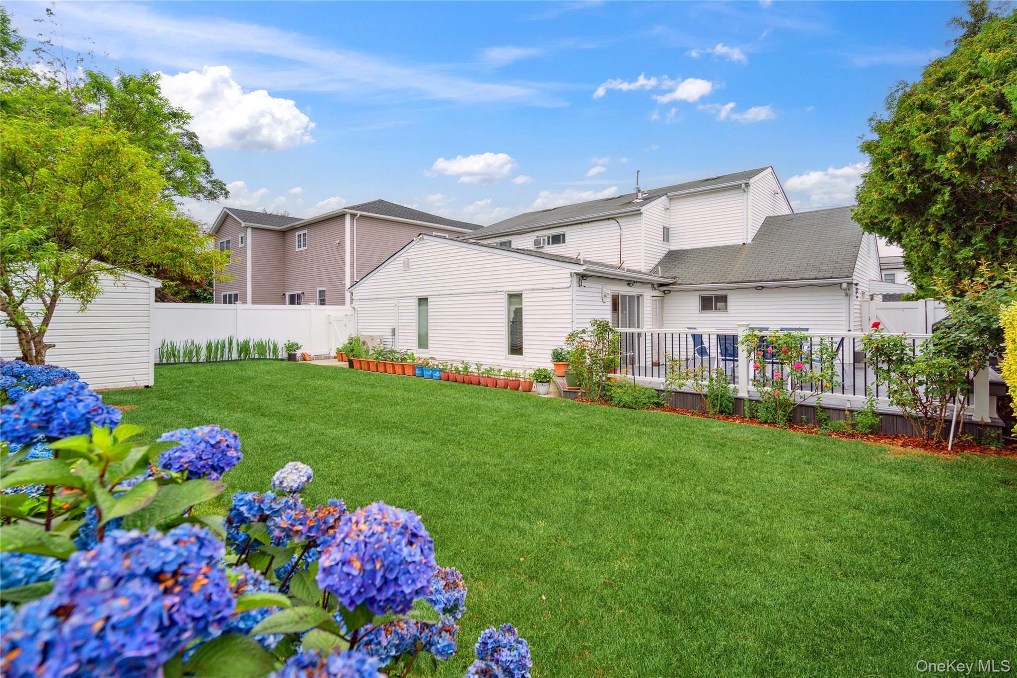 11 Sunrise Street, Plainview, NY 11803