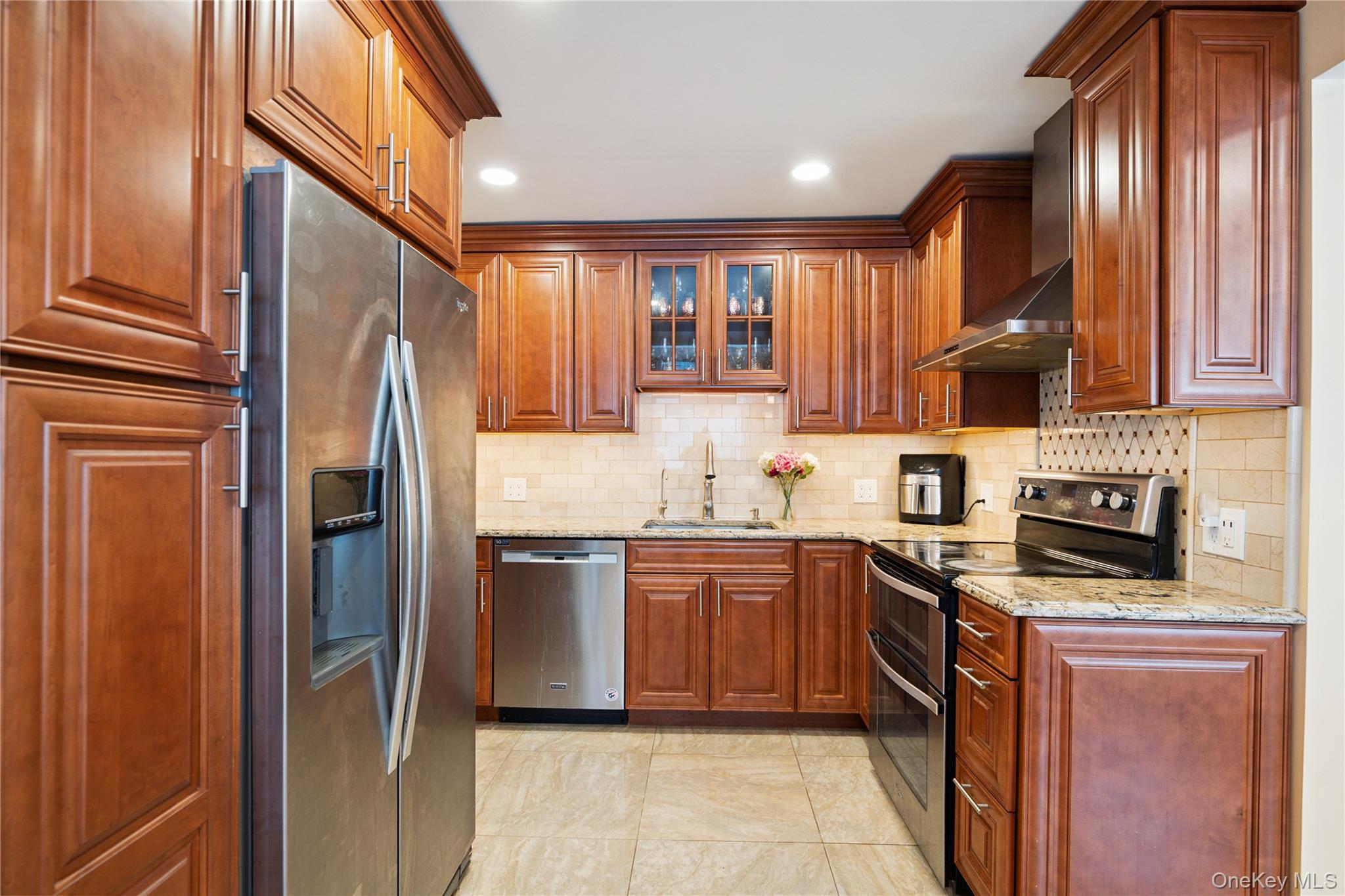 11 Sunrise Street, Plainview, NY 11803