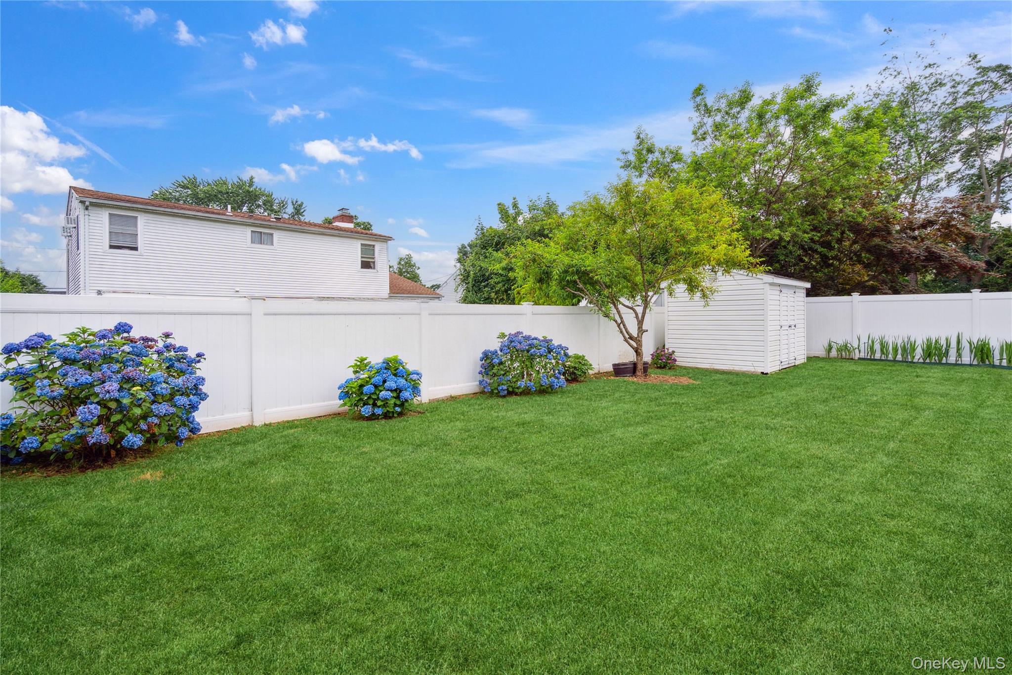 11 Sunrise Street, Plainview, NY 11803