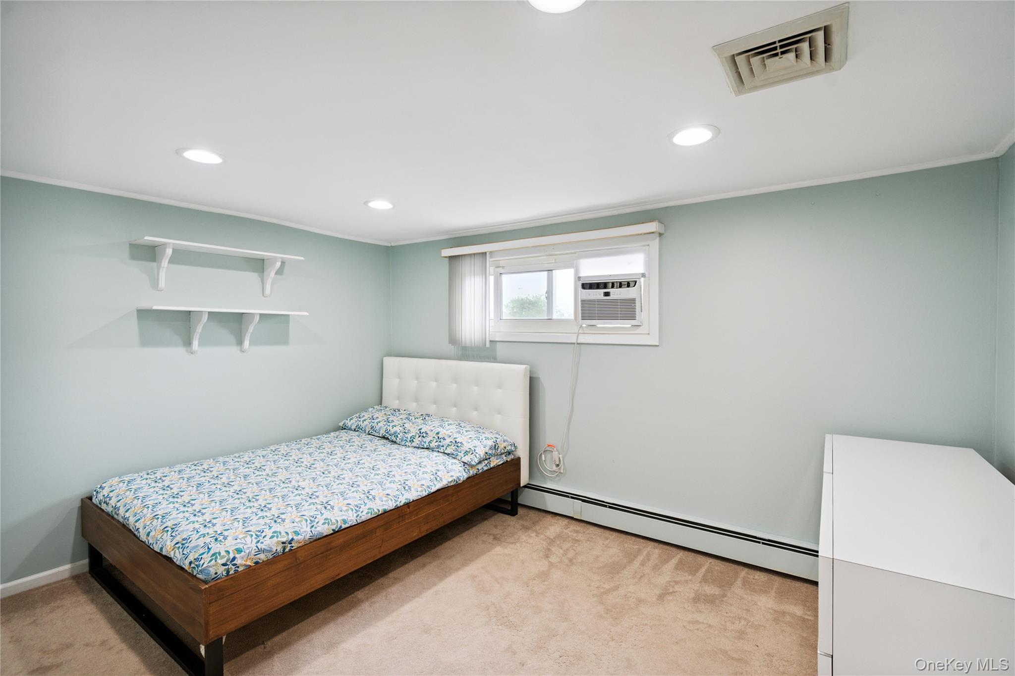 11 Sunrise Street, Plainview, NY 11803