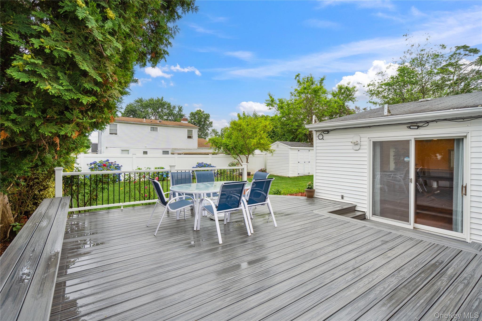 11 Sunrise Street, Plainview, NY 11803