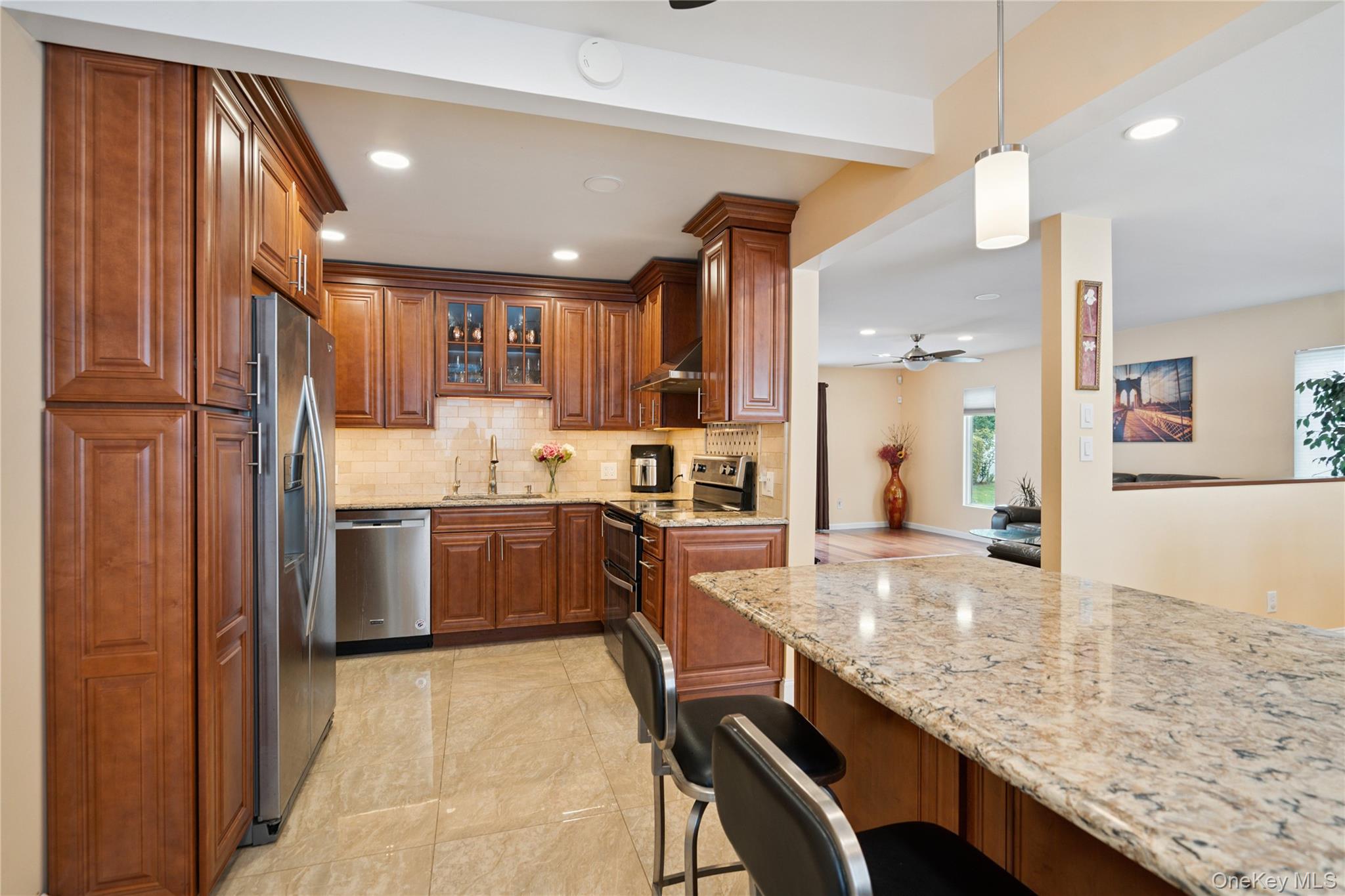 11 Sunrise Street, Plainview, NY 11803