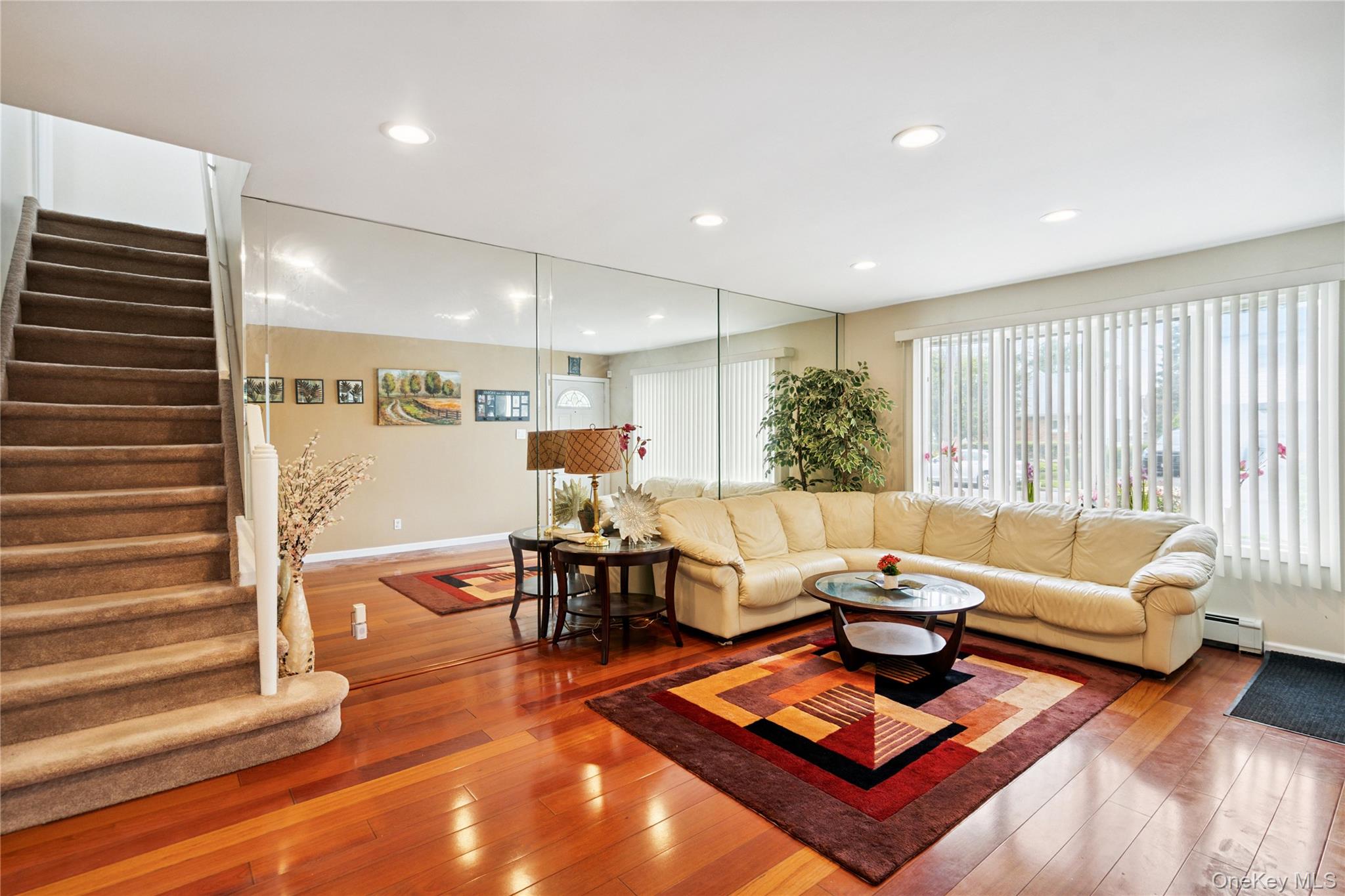 11 Sunrise Street, Plainview, NY 11803