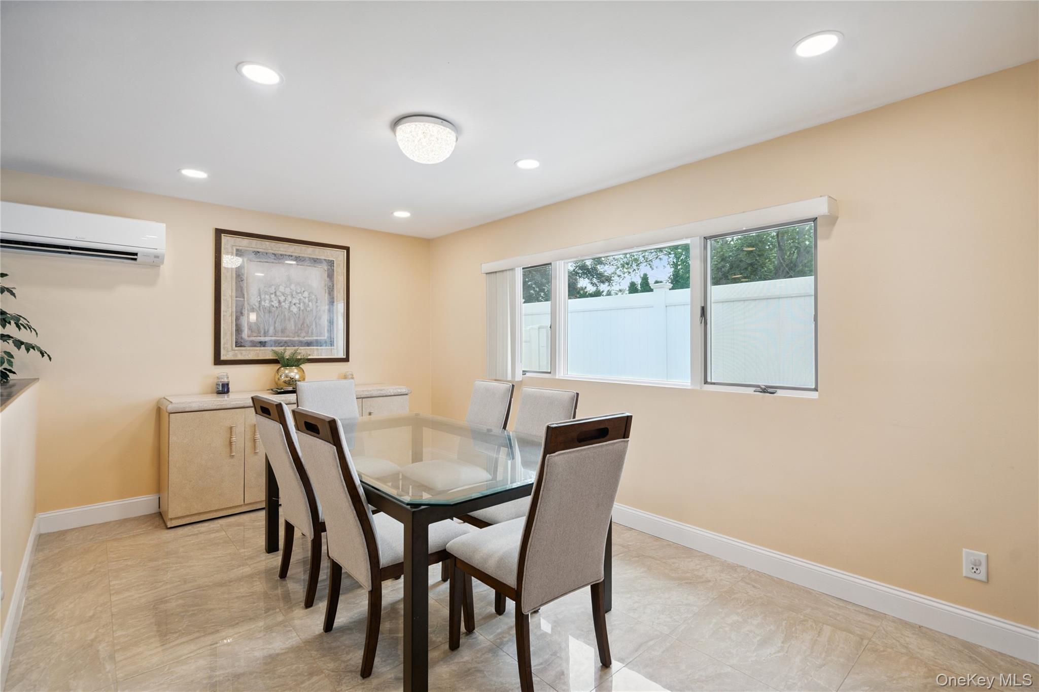 11 Sunrise Street, Plainview, NY 11803