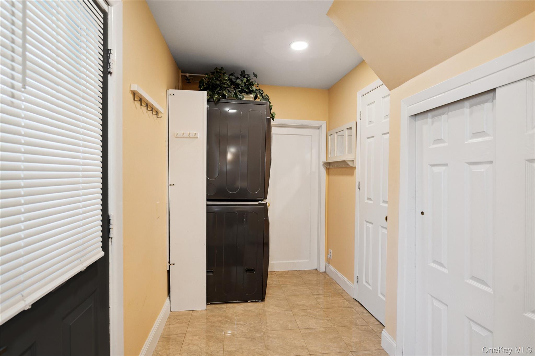 11 Sunrise Street, Plainview, NY 11803