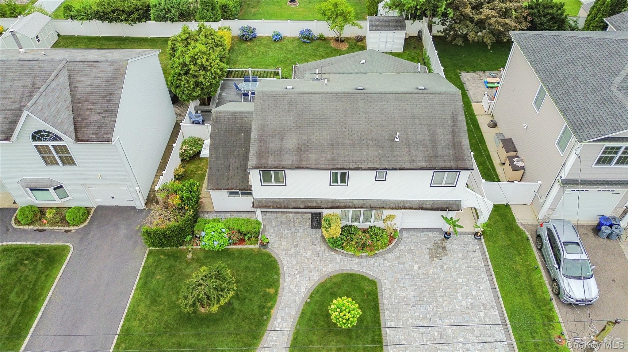 11 Sunrise Street, Plainview, NY 11803