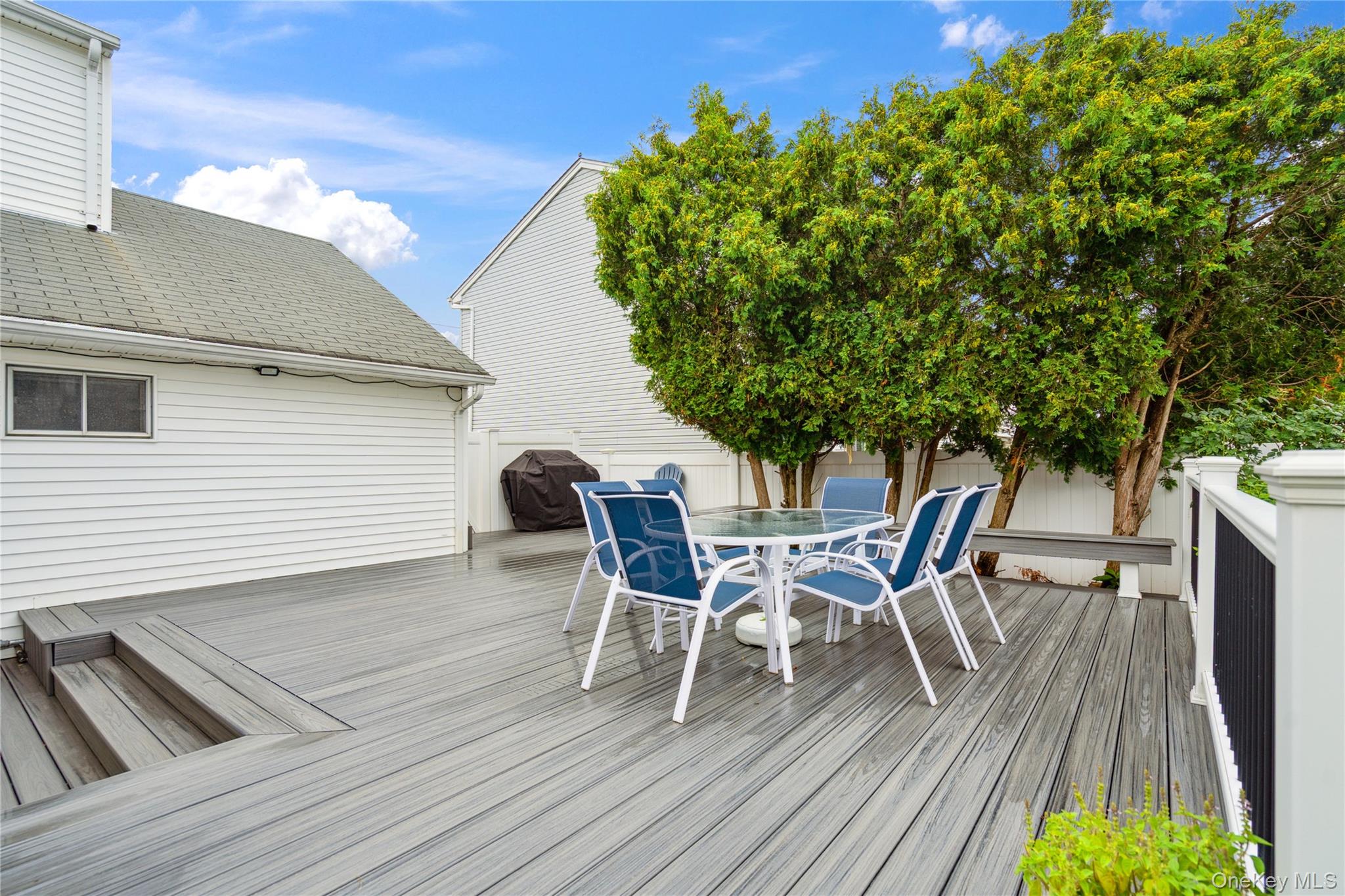 11 Sunrise Street, Plainview, NY 11803