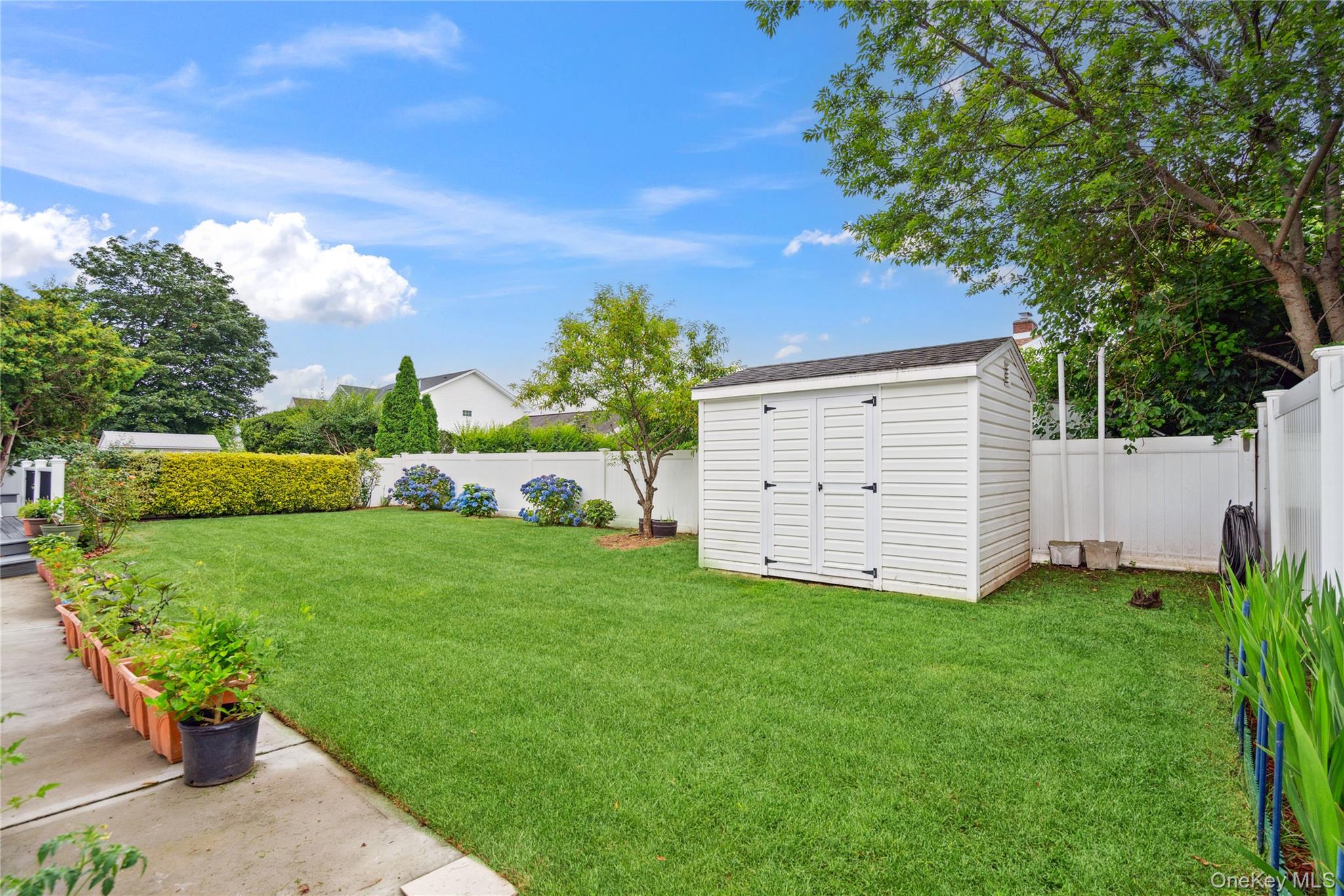 11 Sunrise Street, Plainview, NY 11803