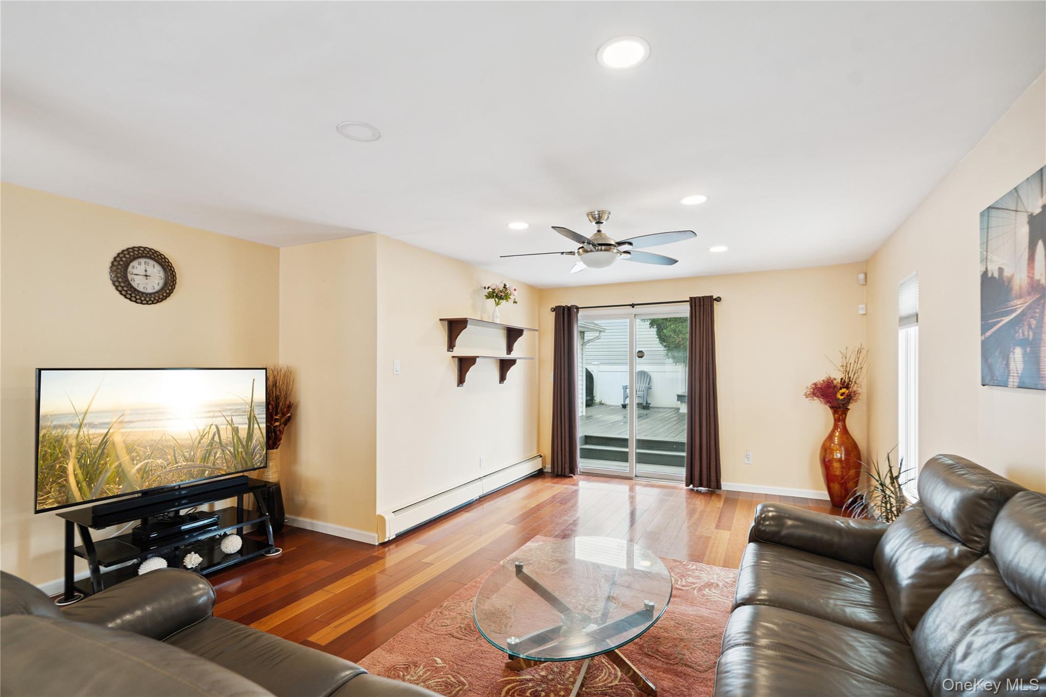 11 Sunrise Street, Plainview, NY 11803