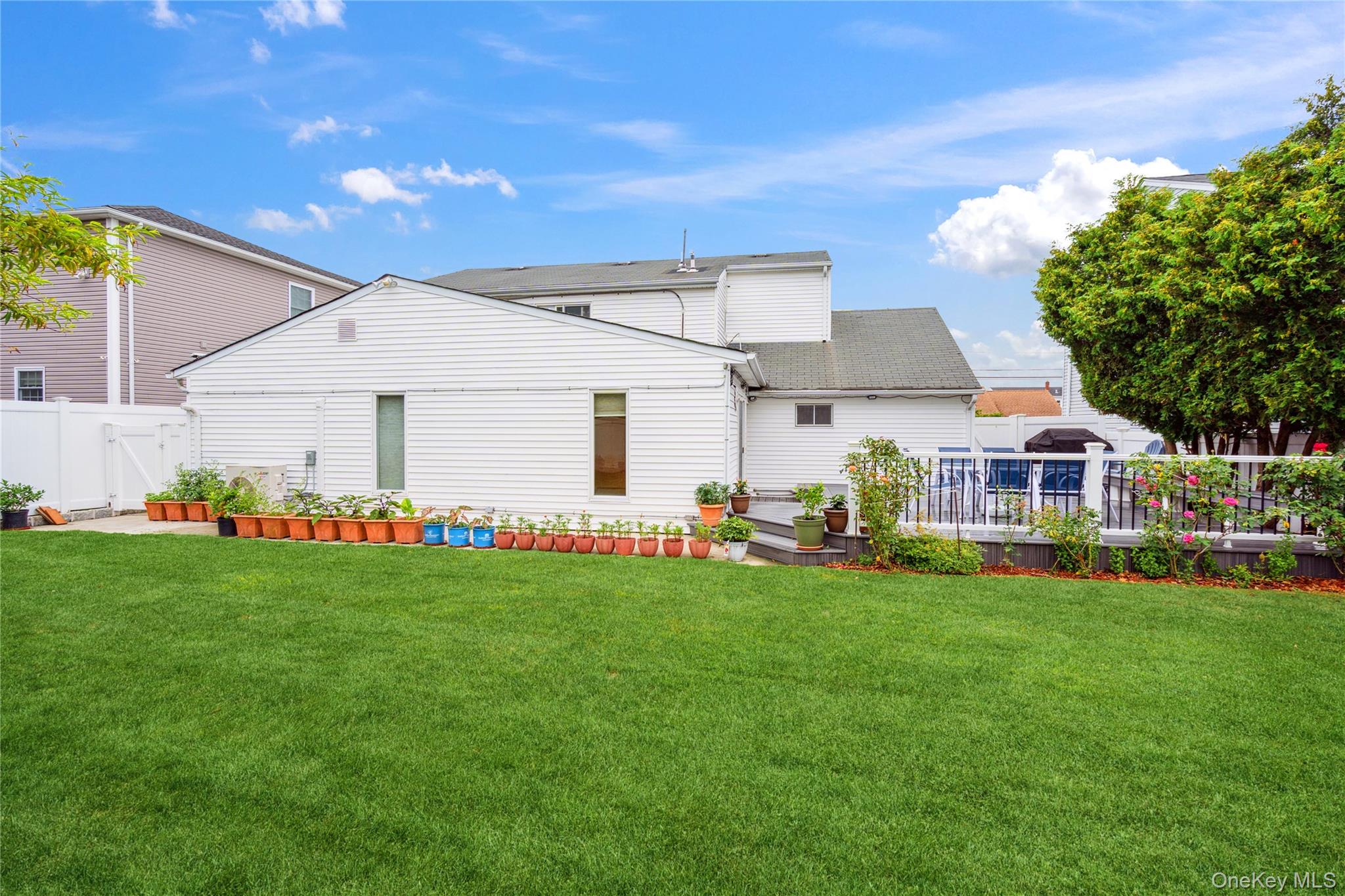 11 Sunrise Street, Plainview, NY 11803