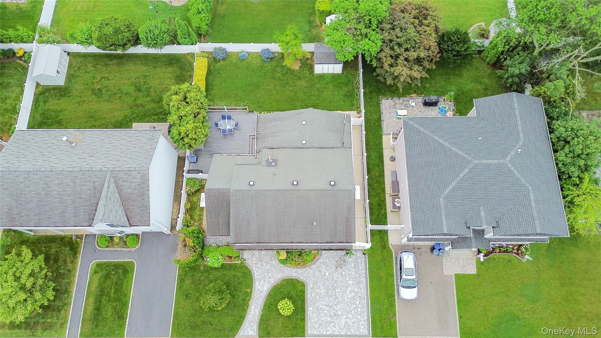 11 Sunrise Street, Plainview, NY 11803