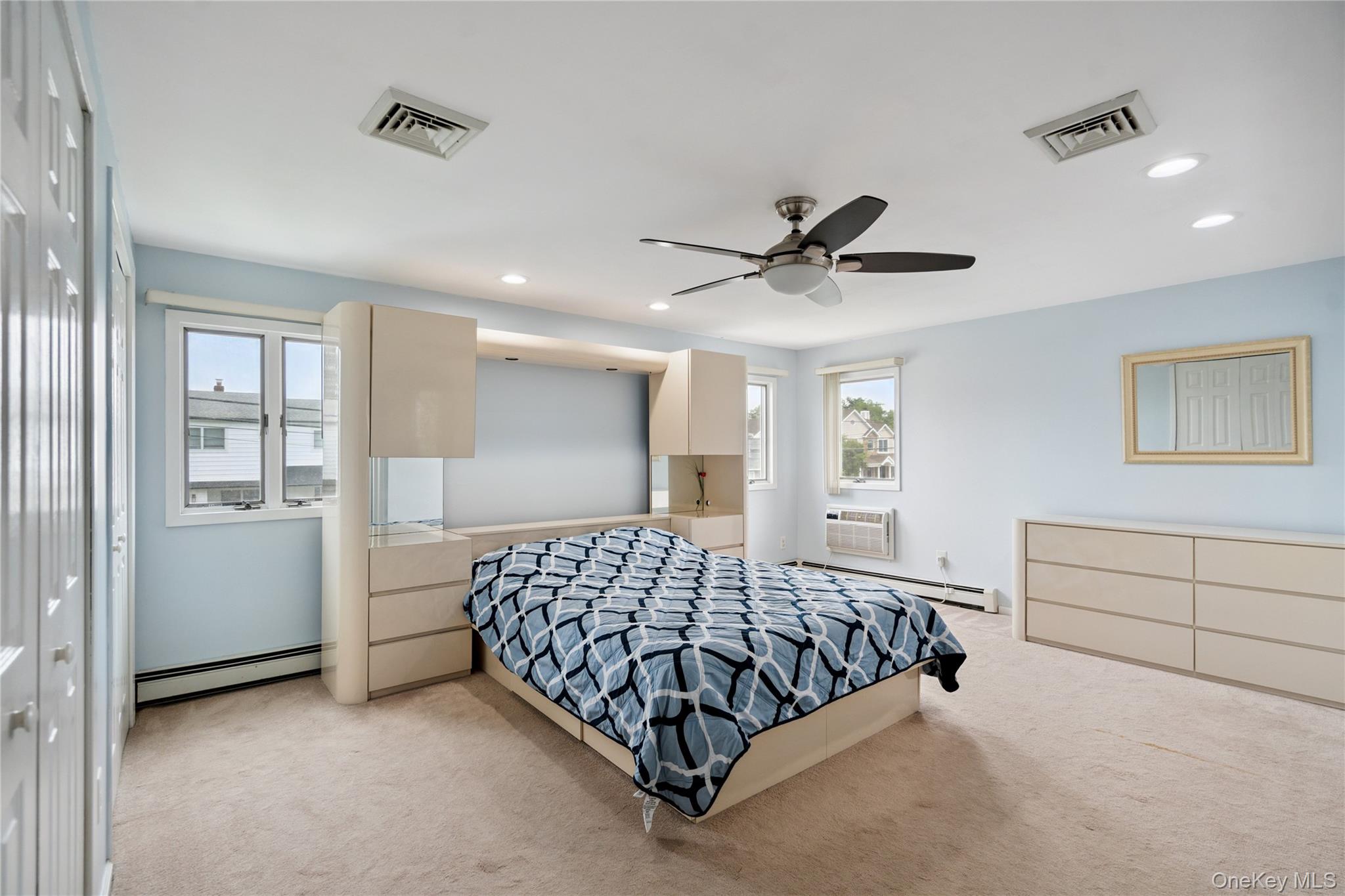 11 Sunrise Street, Plainview, NY 11803