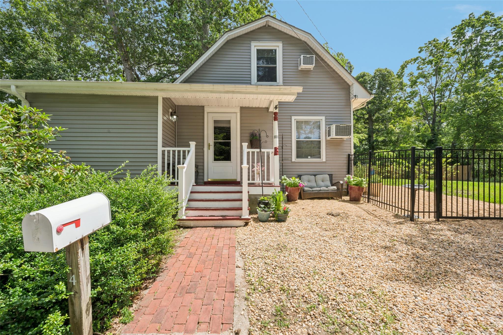 4 Poplar Avenue, Stony Brook, NY 11790