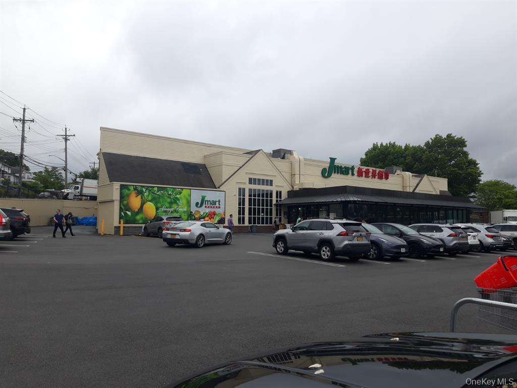 54-40 Little Neck Parkway # 4M, Little Neck, NY 11362