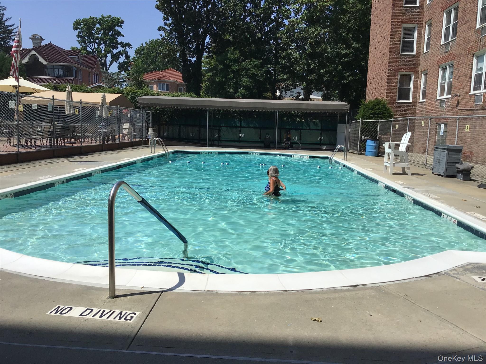 54-40 Little Neck Parkway # 4M, Little Neck, NY 11362