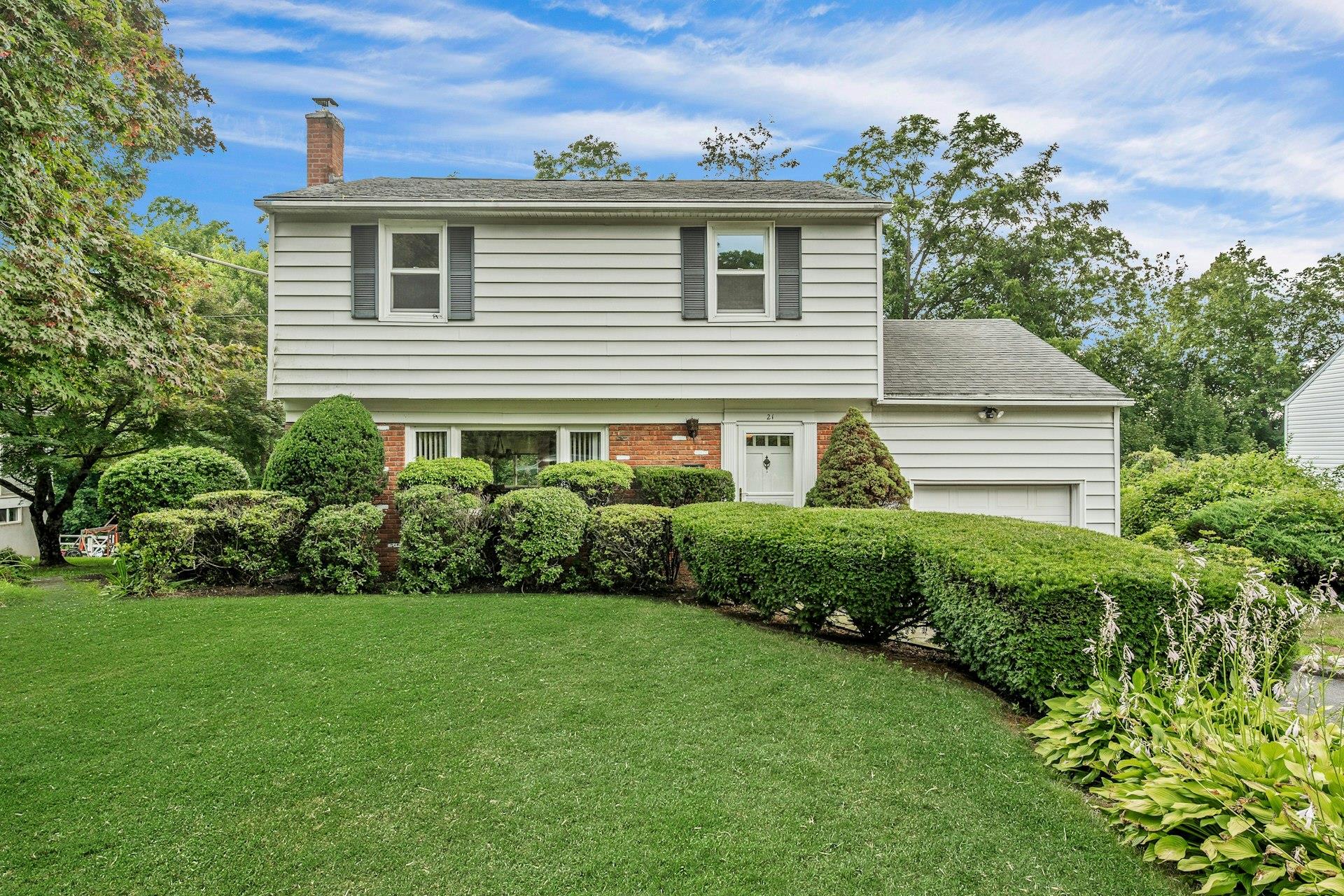 21 Pamela Lane, Valhalla, NY 10595