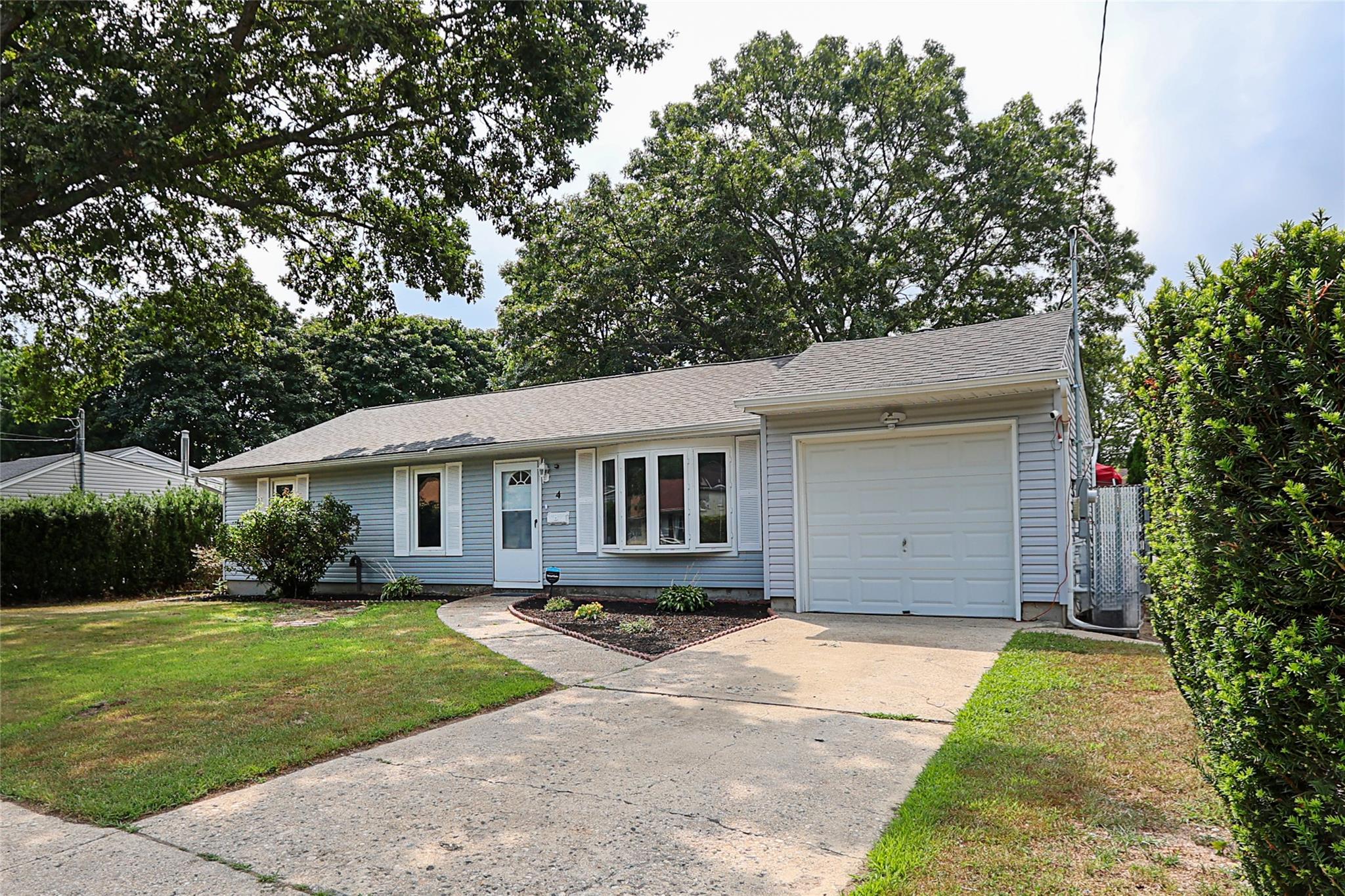 4 Naples Avenue, Central Islip, NY 11722