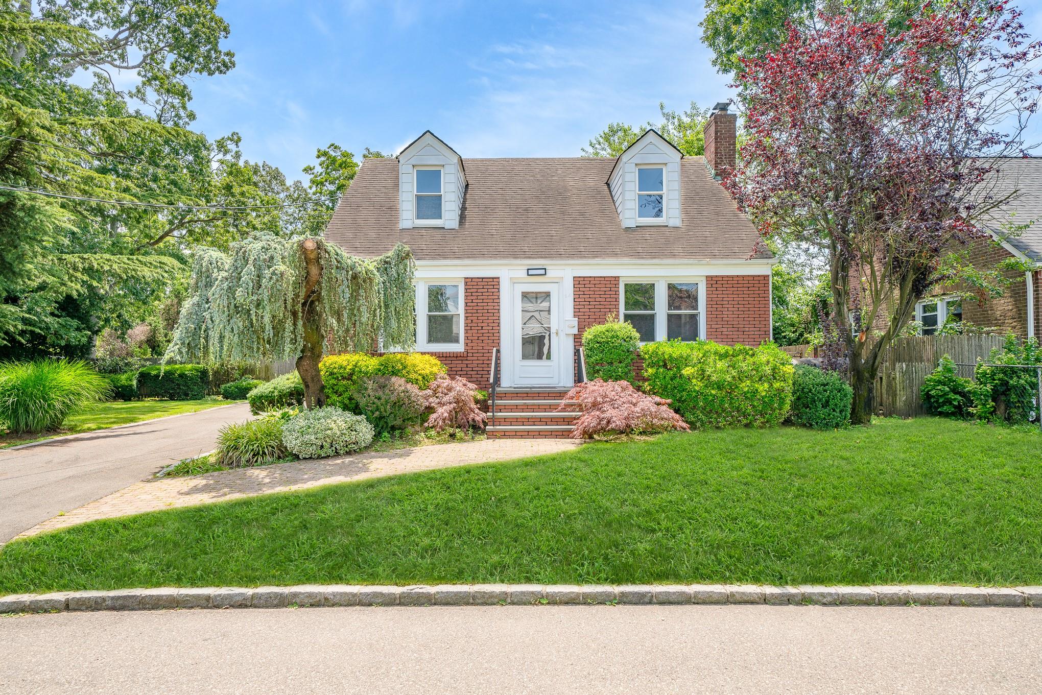 25 Korol Street, Bay Shore, NY 11706