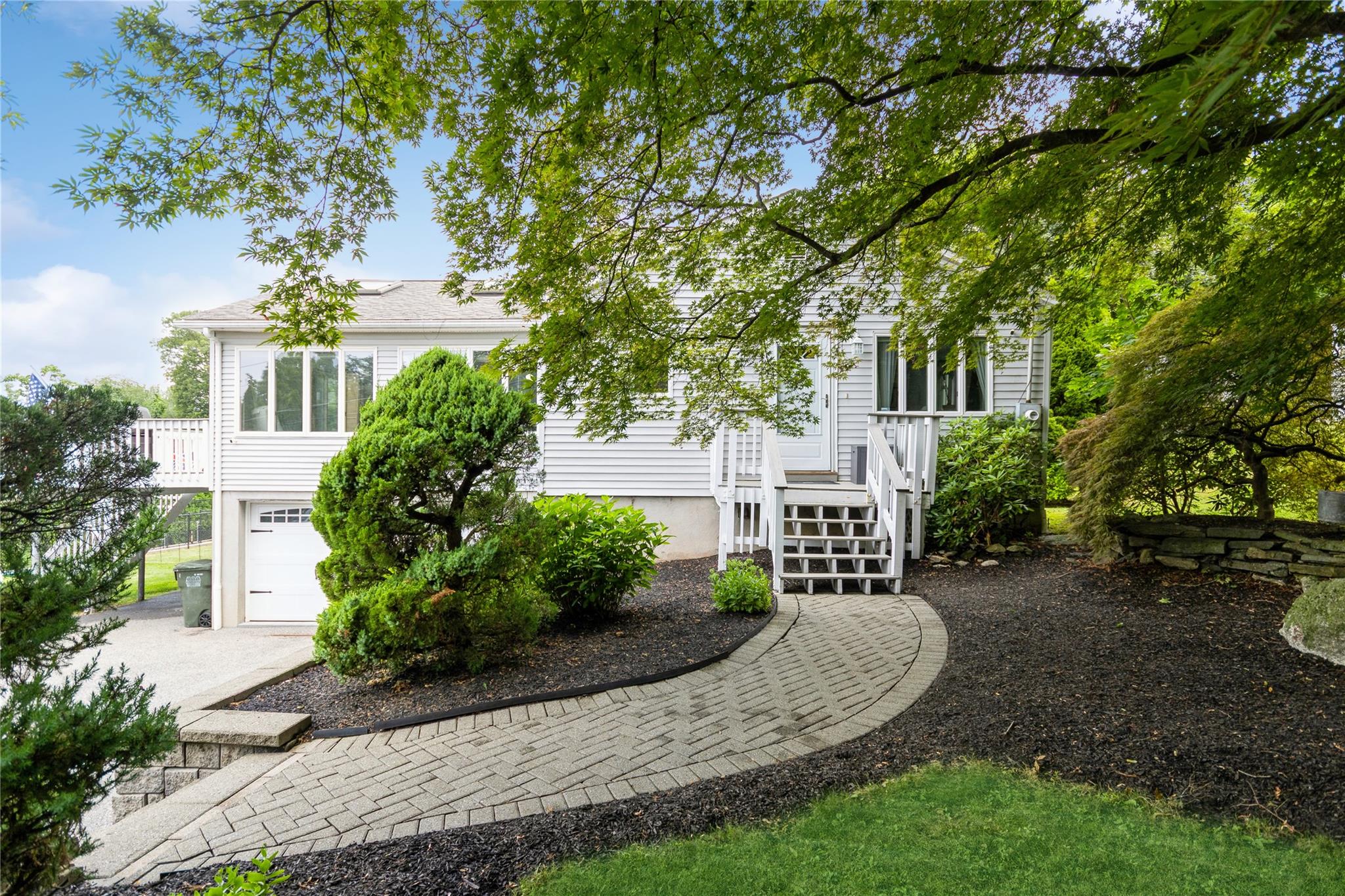 14 Gleneida Boulevard, Mahopac, NY 10541