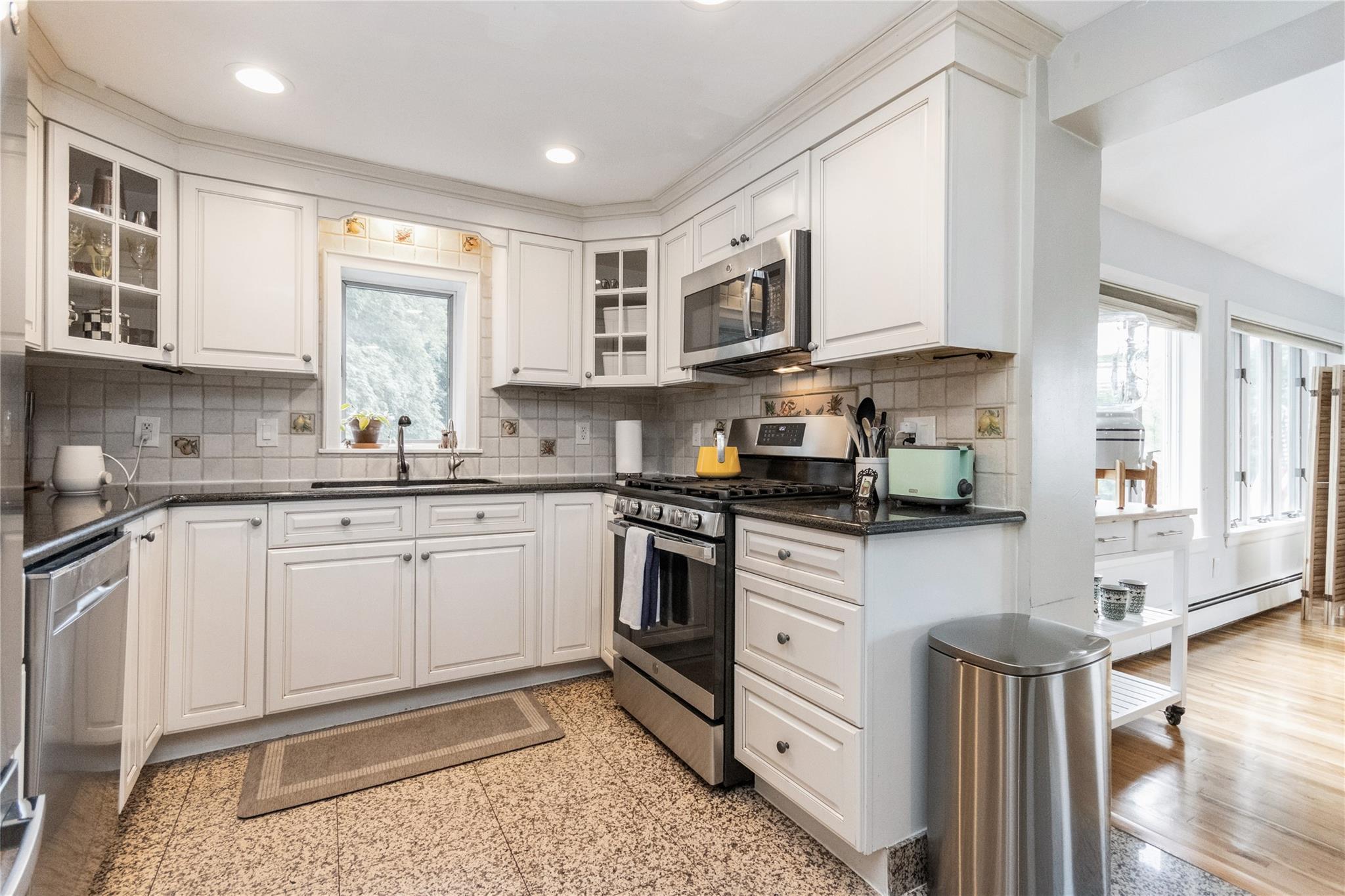 14 Gleneida Boulevard, Mahopac, NY 10541