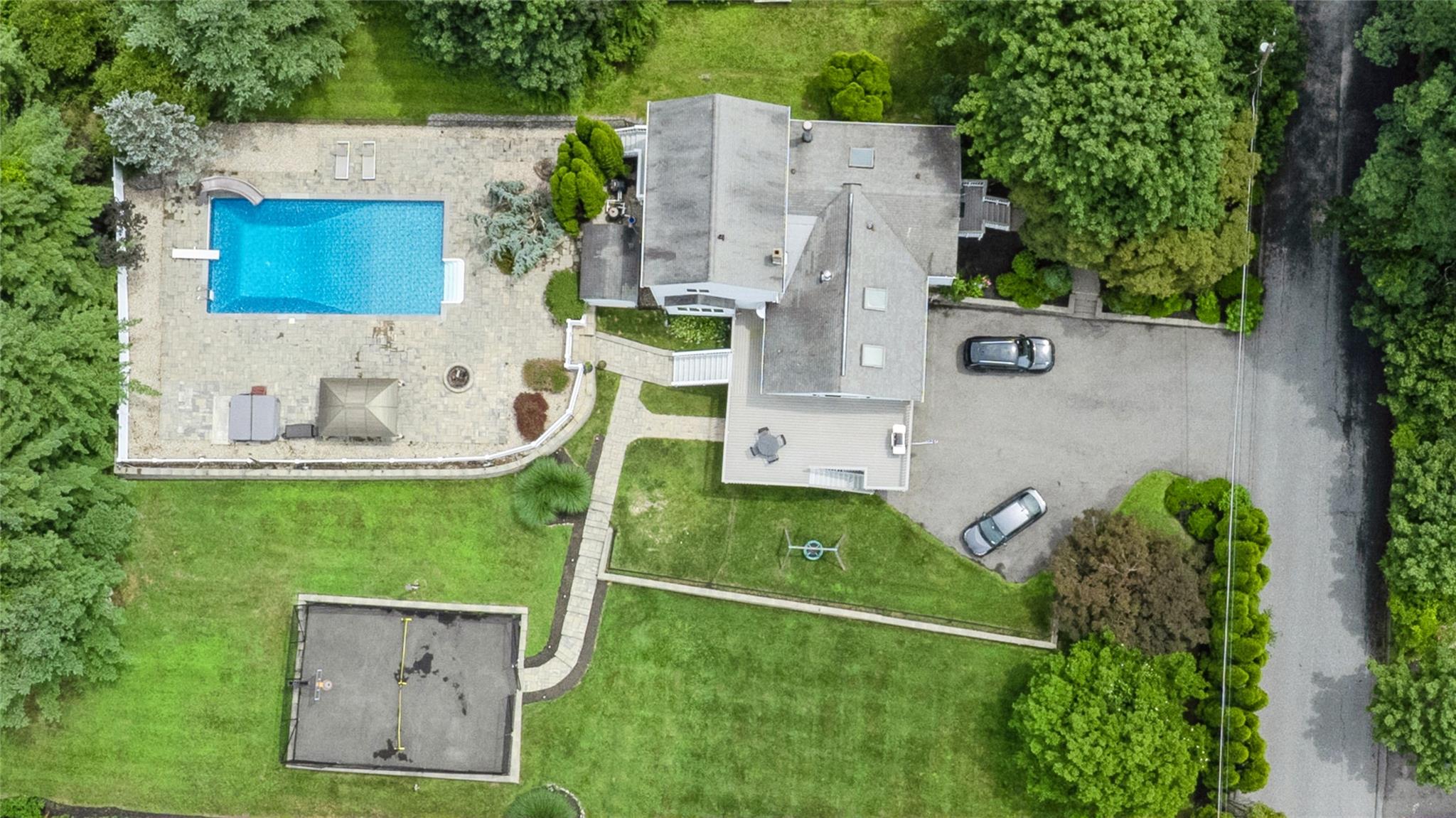 14 Gleneida Boulevard, Mahopac, NY 10541