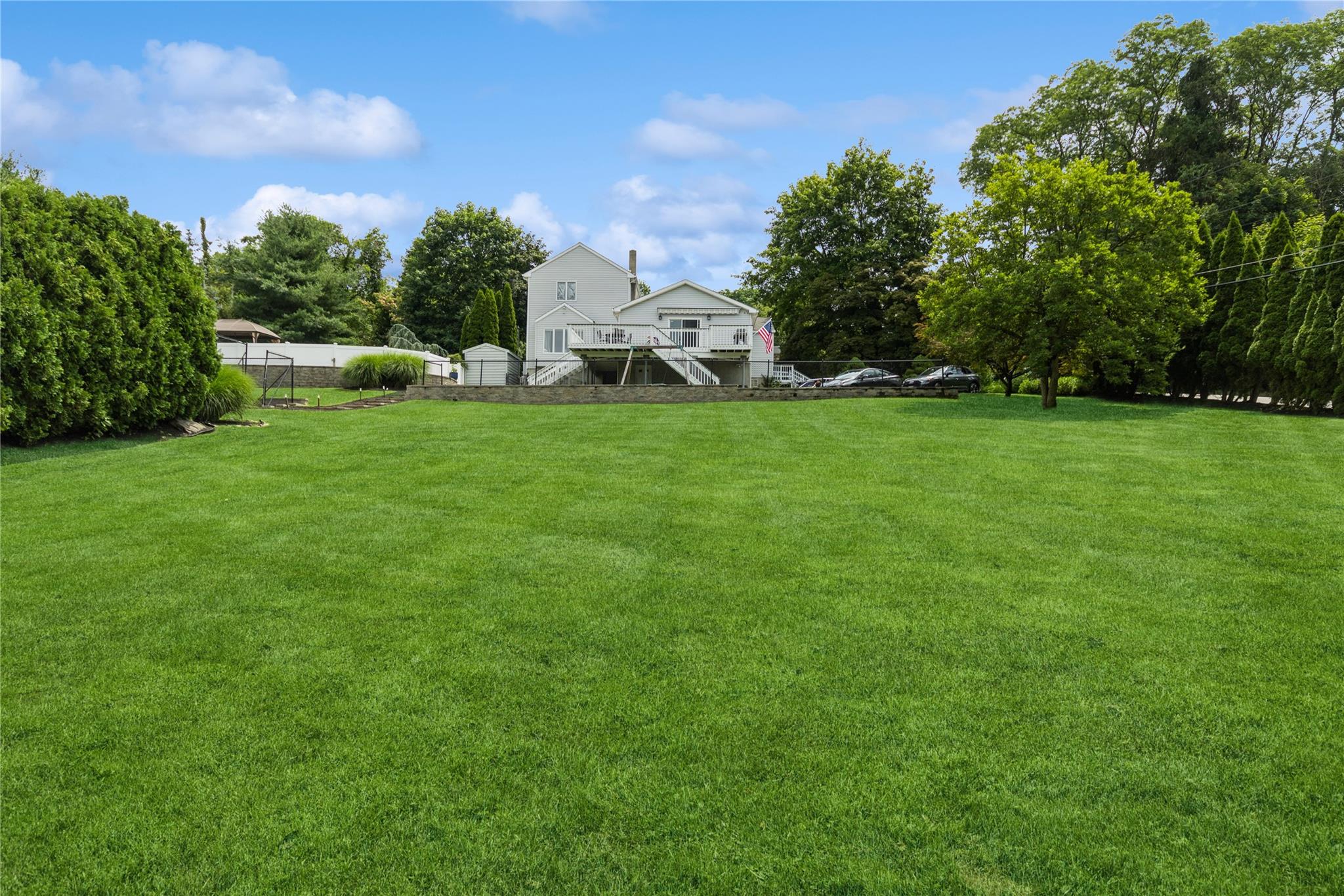 14 Gleneida Boulevard, Mahopac, NY 10541