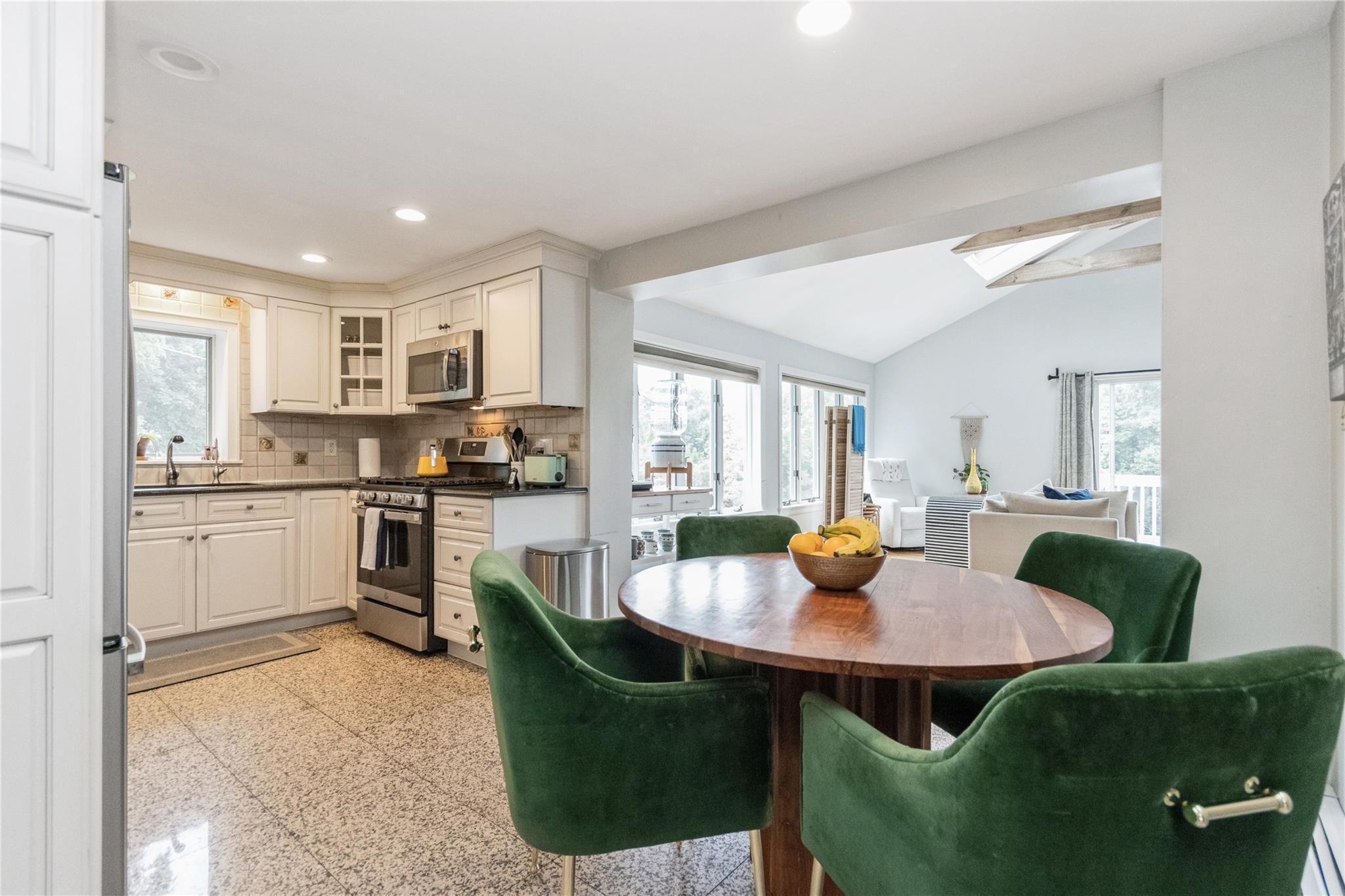 14 Gleneida Boulevard, Mahopac, NY 10541