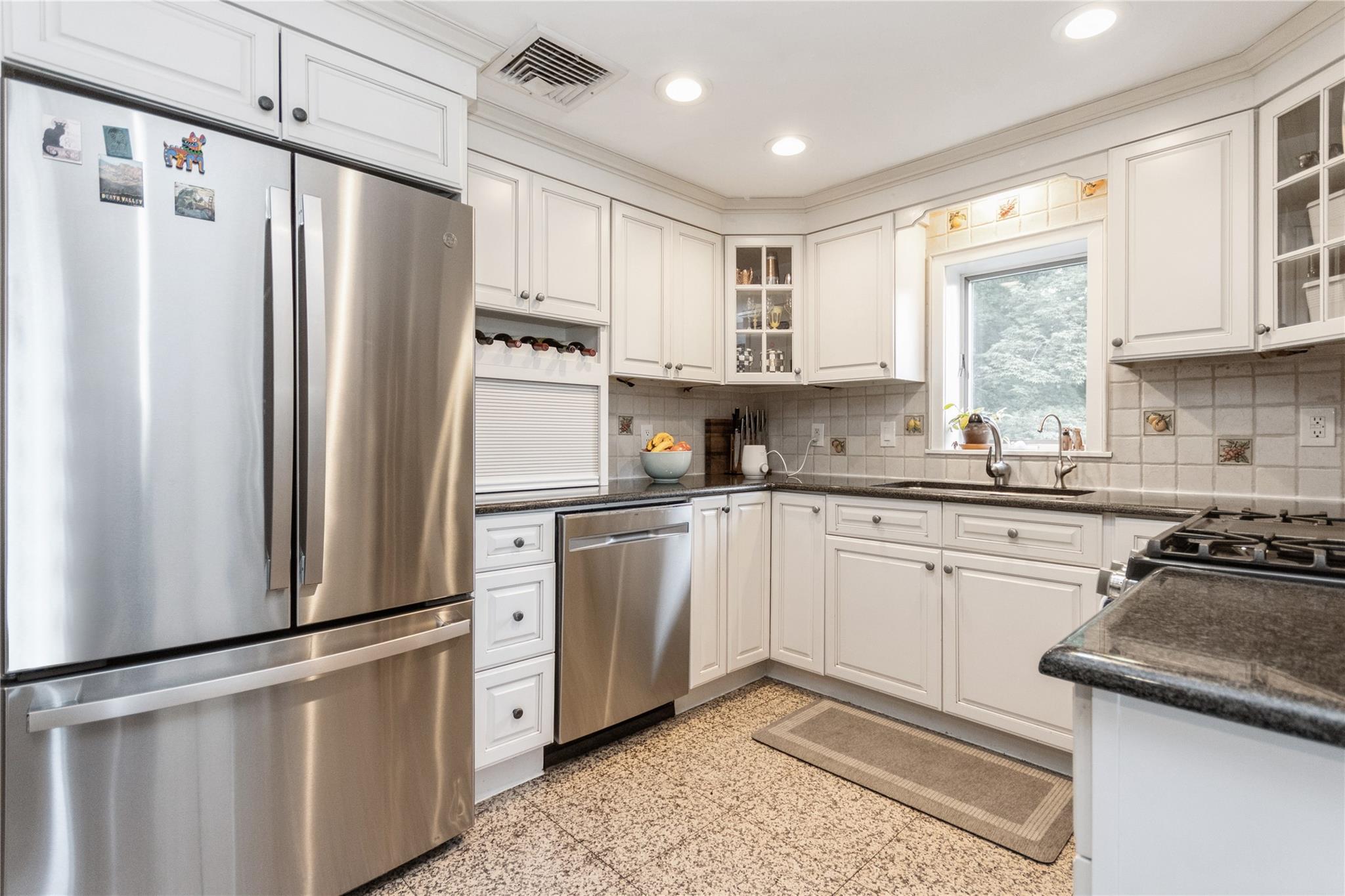 14 Gleneida Boulevard, Mahopac, NY 10541