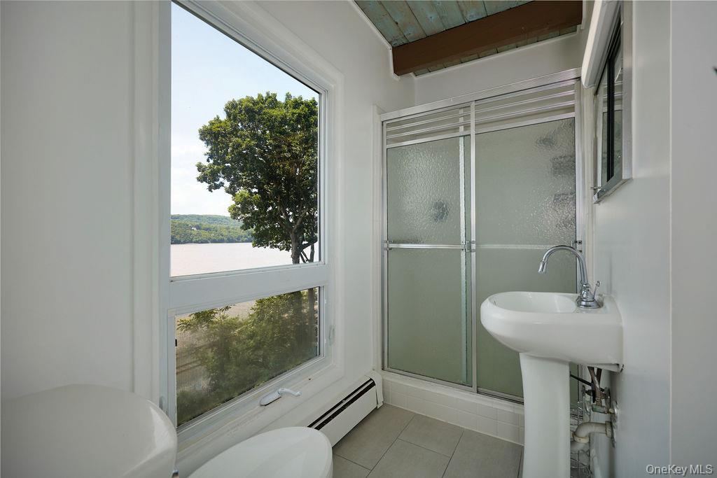 66 River Road, Hyde Park, NY 12538