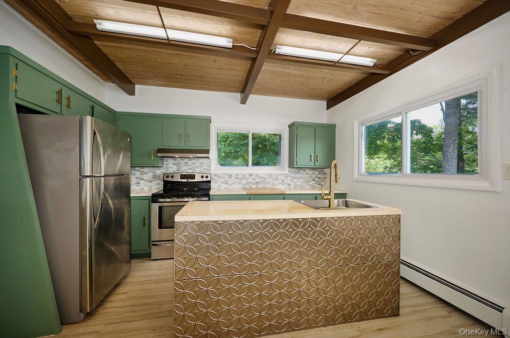 66 River Road, Hyde Park, NY 12538