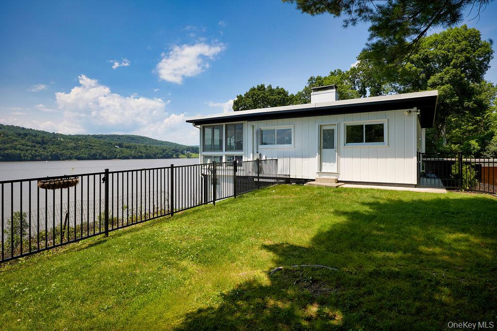 66 River Road, Hyde Park, NY 12538