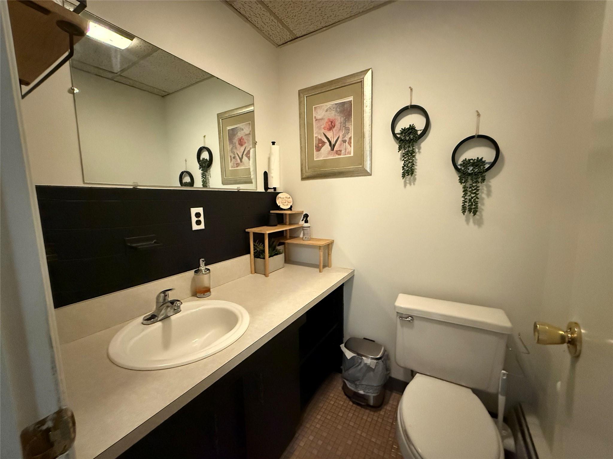 409 Fort Salonga Road, Northport, NY 11768