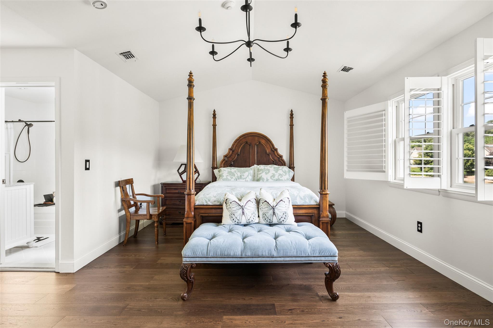 95 Erin Lane, Setauket, NY 11733