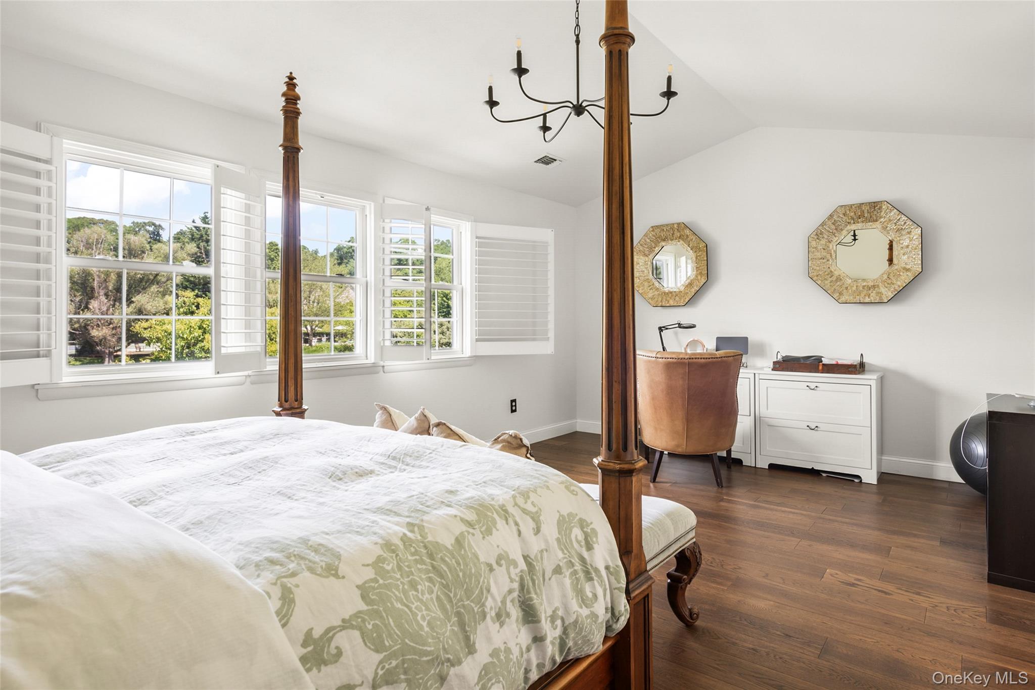 95 Erin Lane, Setauket, NY 11733