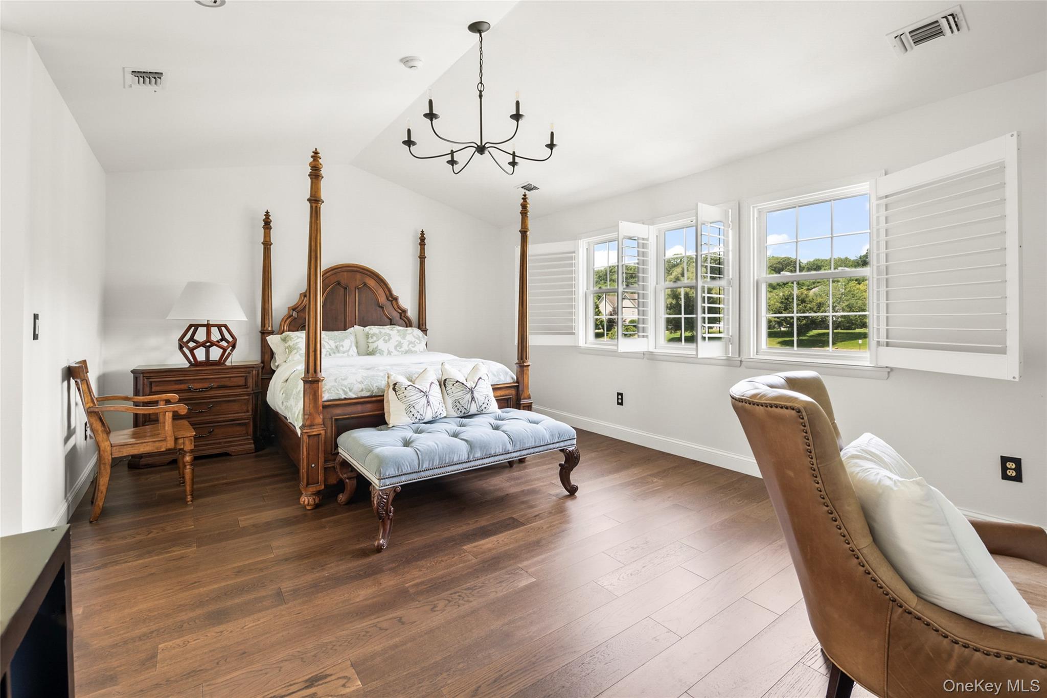 95 Erin Lane, Setauket, NY 11733