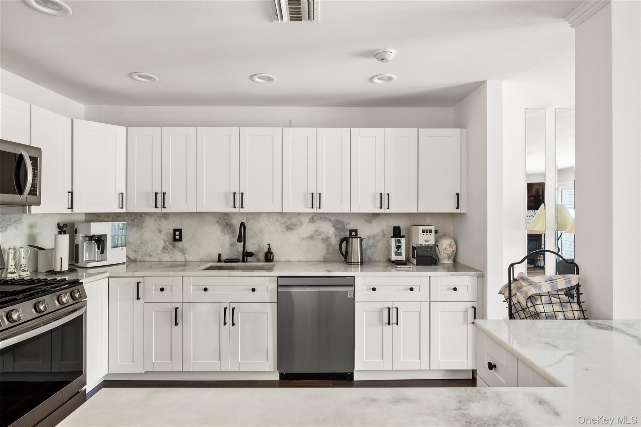 95 Erin Lane, Setauket, NY 11733