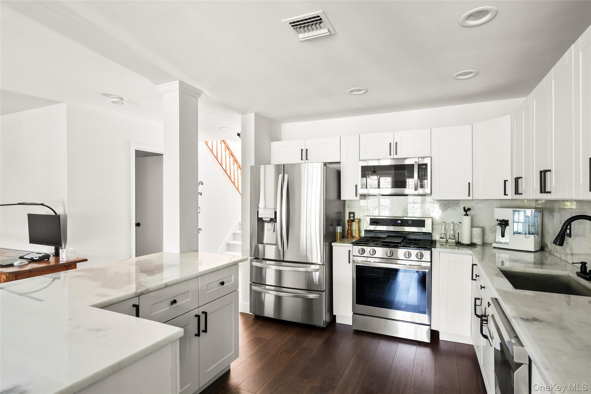 95 Erin Lane, Setauket, NY 11733