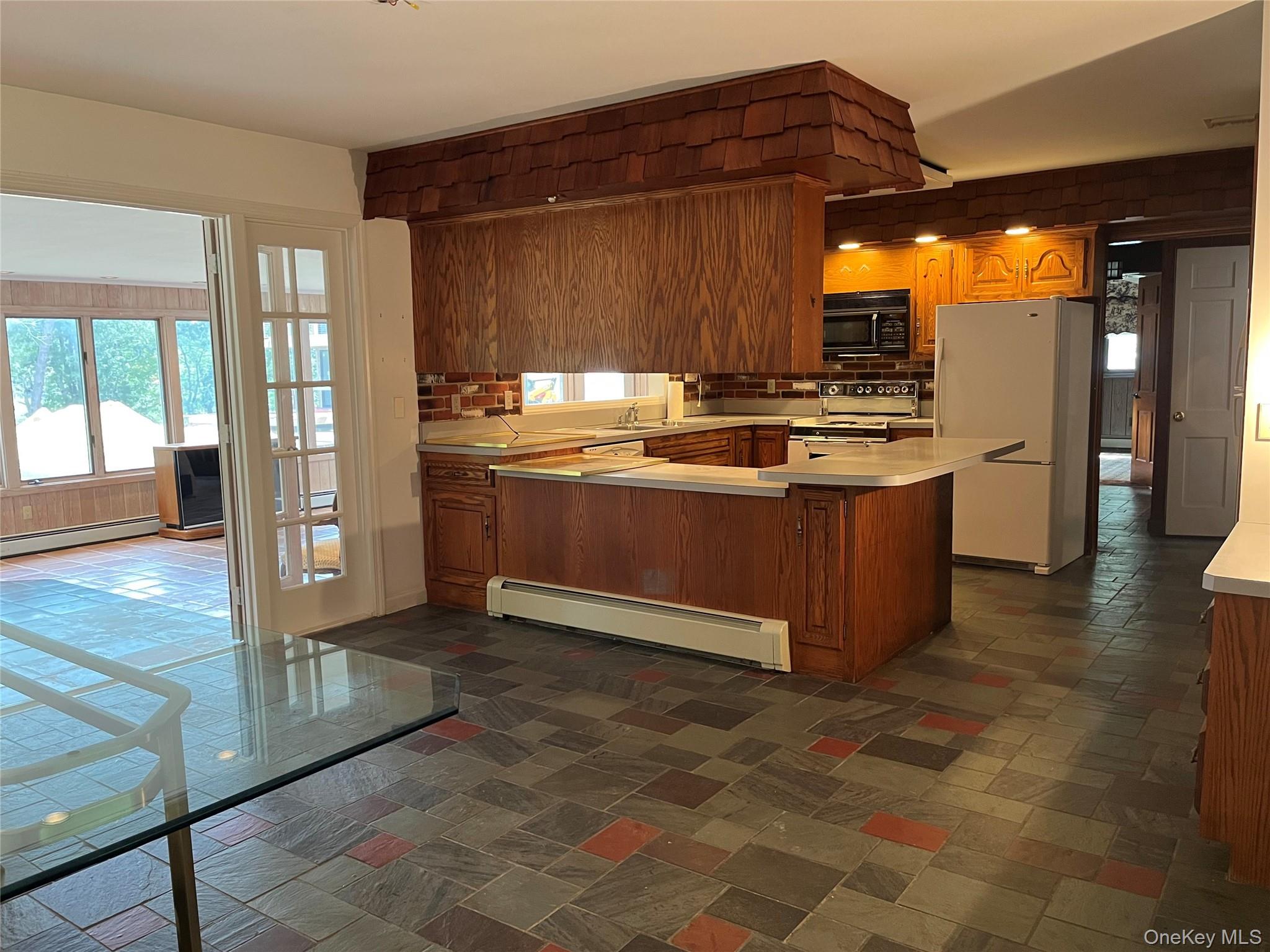 77 Montauk Highway, Westhampton, NY 11977