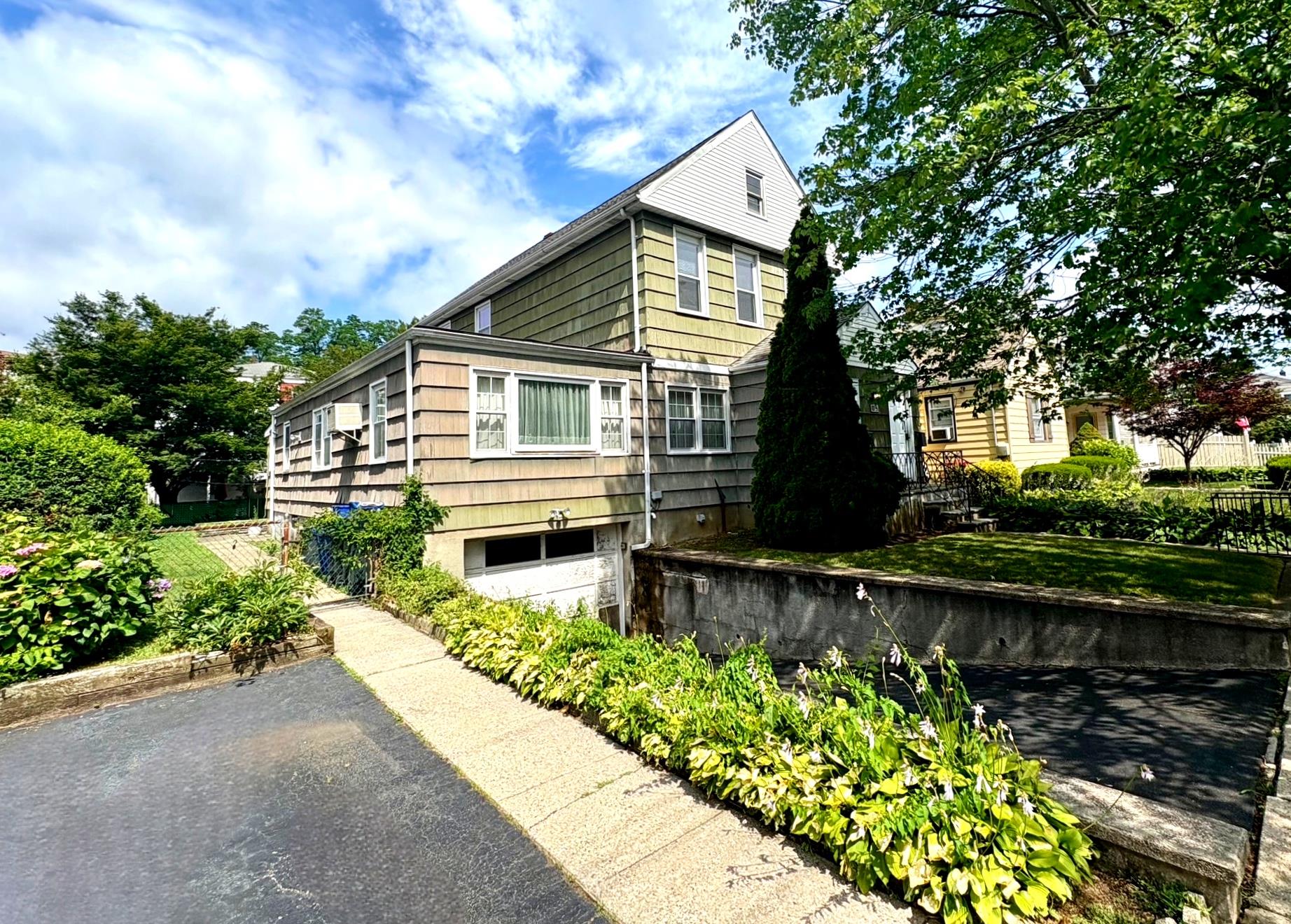113 Clunie Avenue, Yonkers, NY 10703