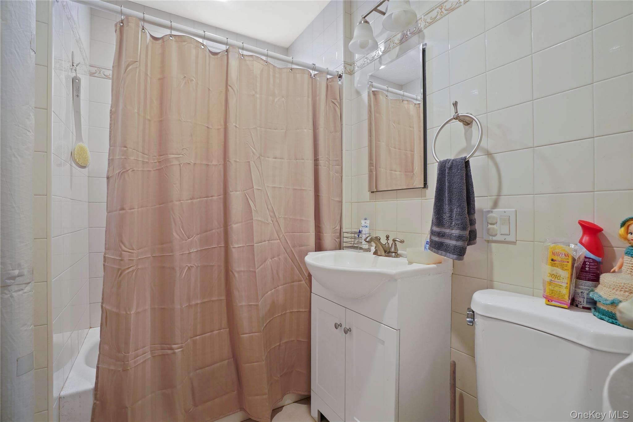 6046 Putnam Avenue, Ridgewood, NY 11385