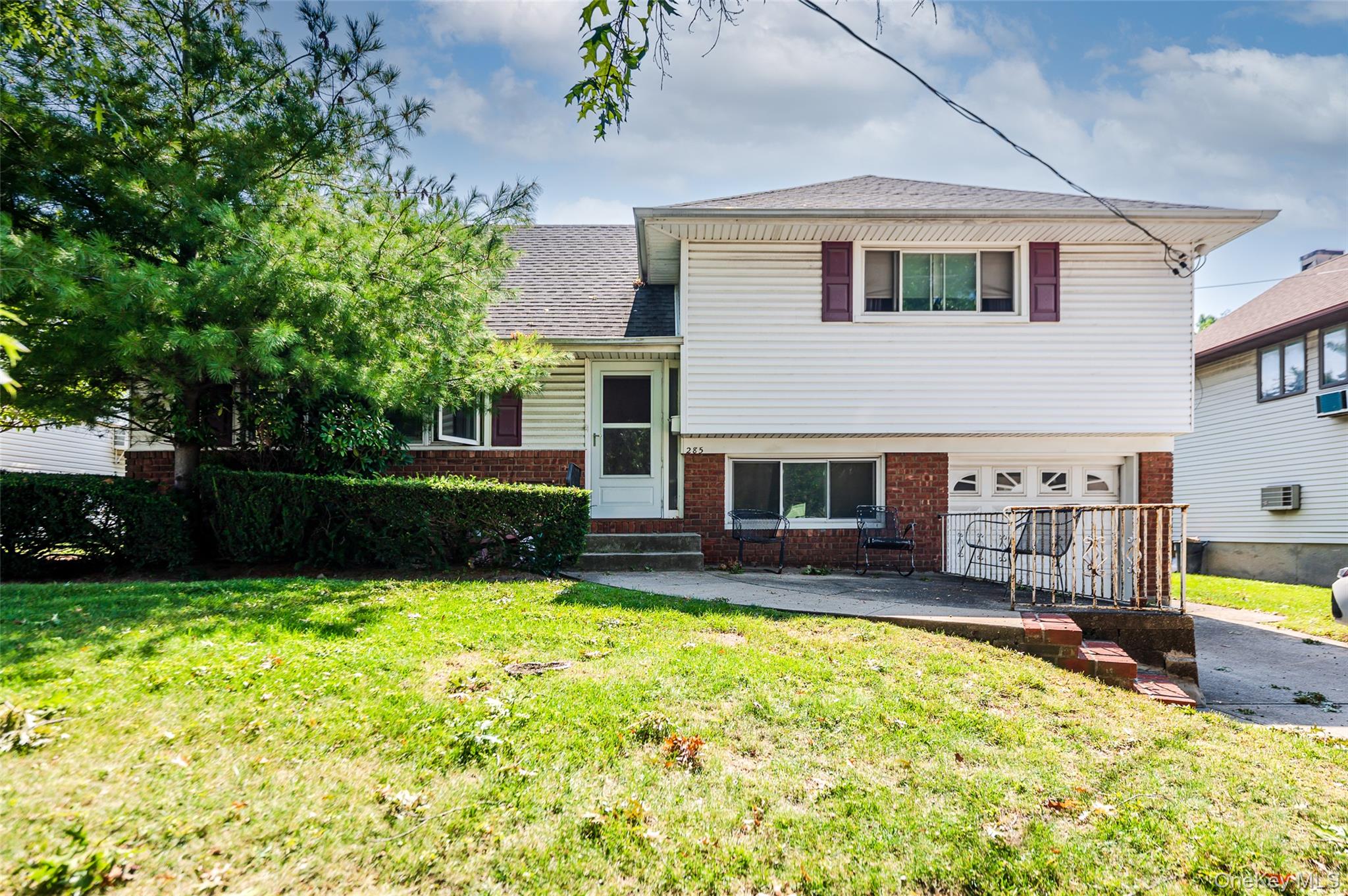 285 W Waukena Avenue, Oceanside, NY 11572