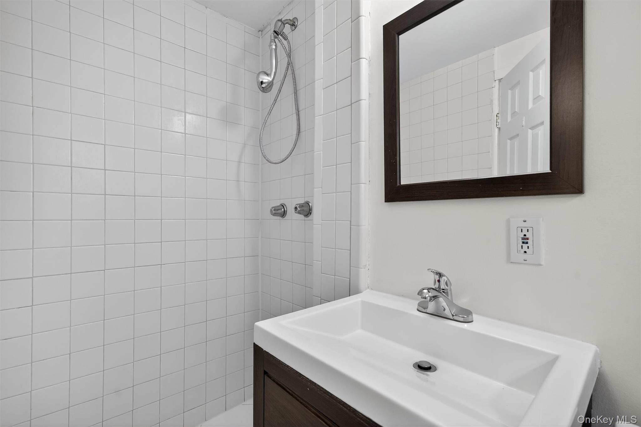 13 Dragotta Road, Marlboro, NY 12542