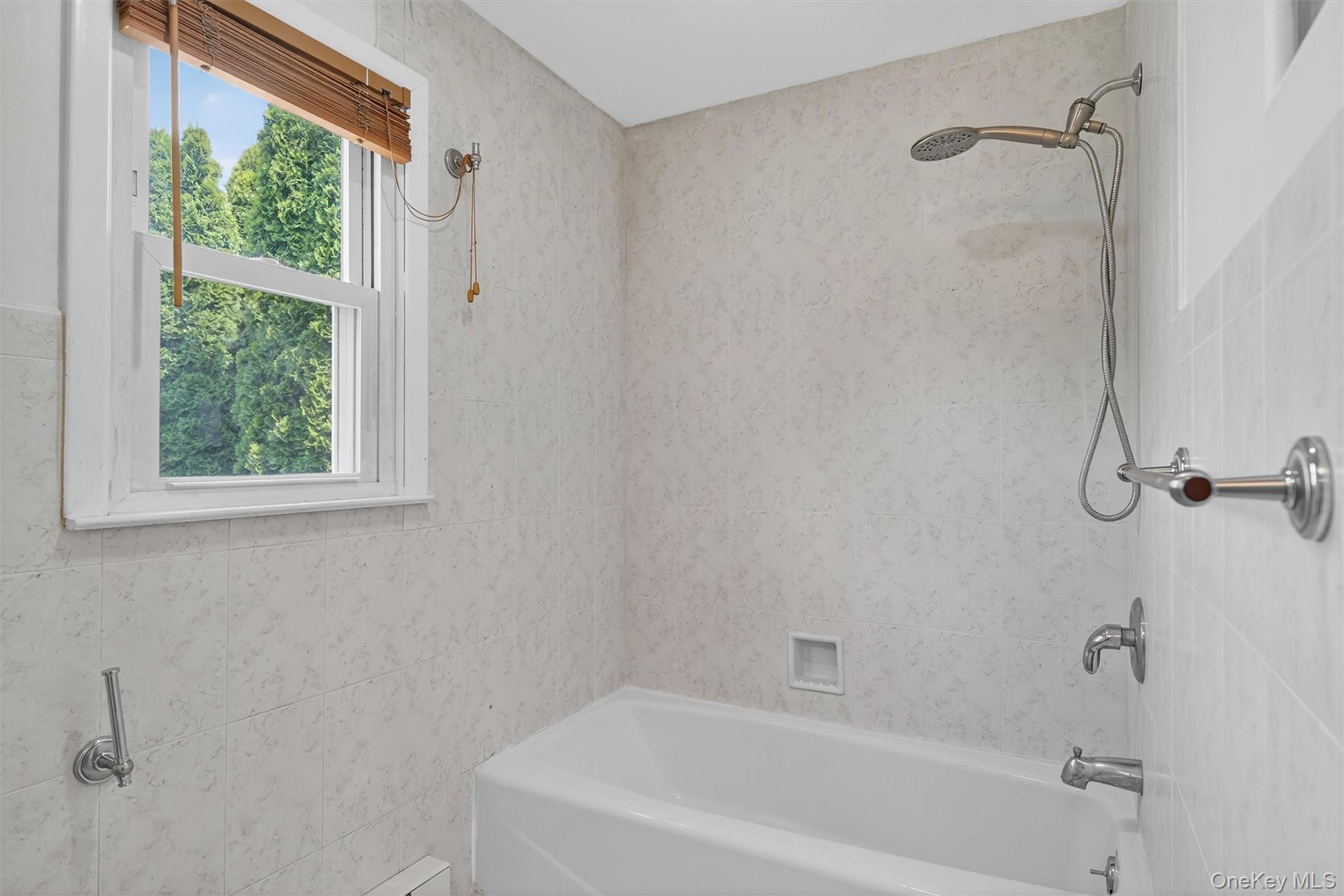 13 Dragotta Road, Marlboro, NY 12542