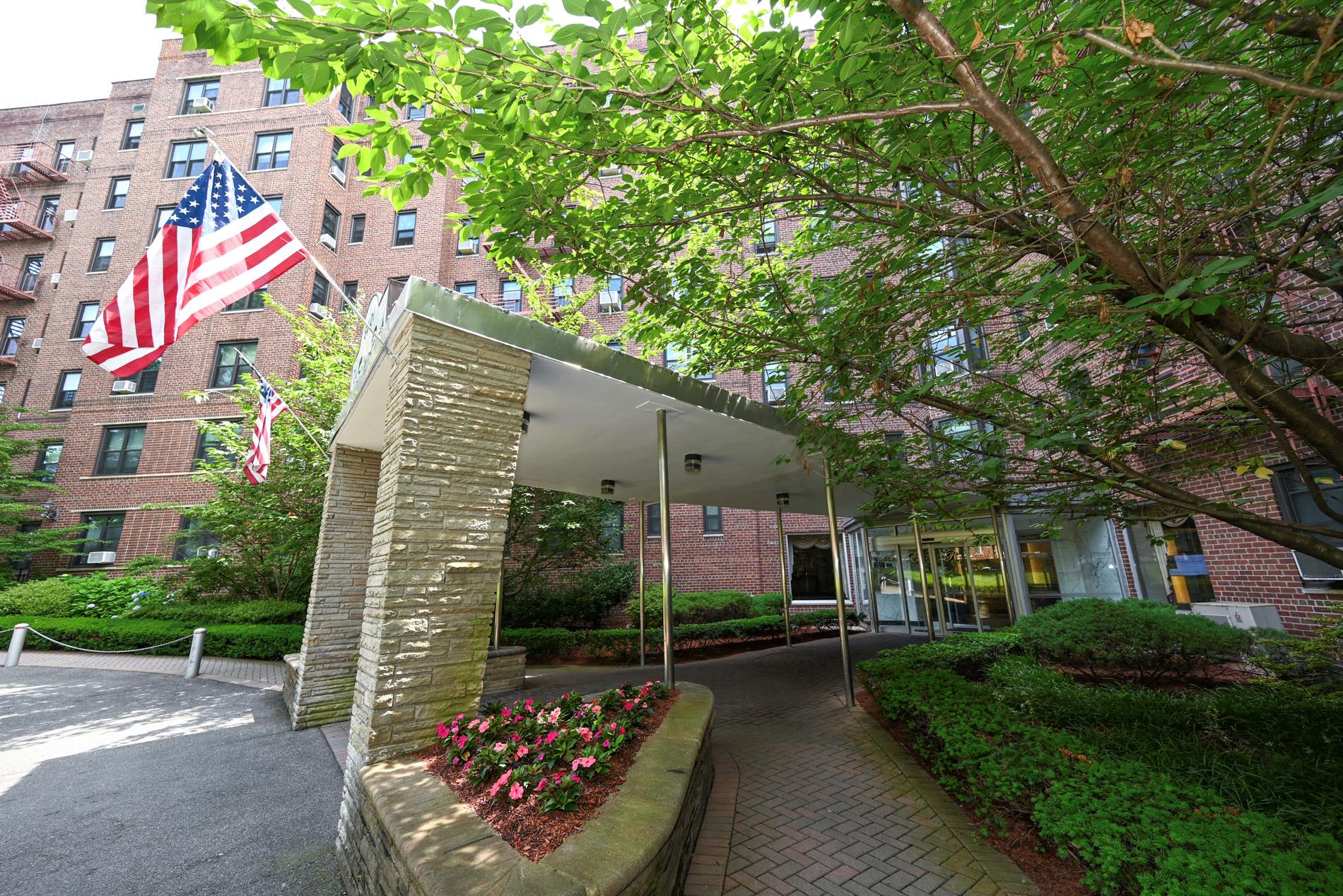 84-01 Main St # 410, Briarwood, NY 11435