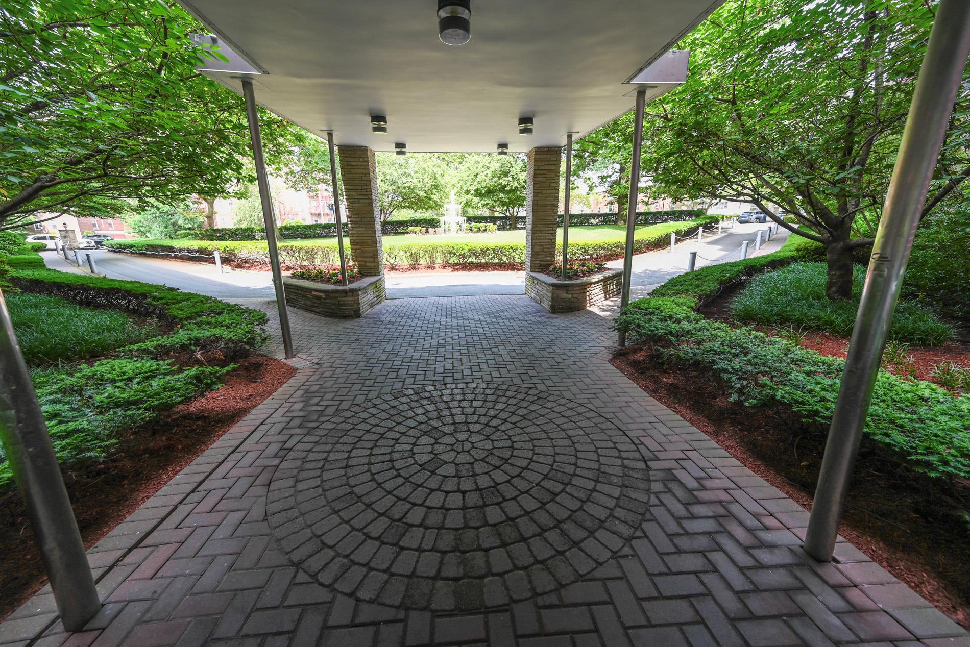 84-01 Main St # 410, Briarwood, NY 11435