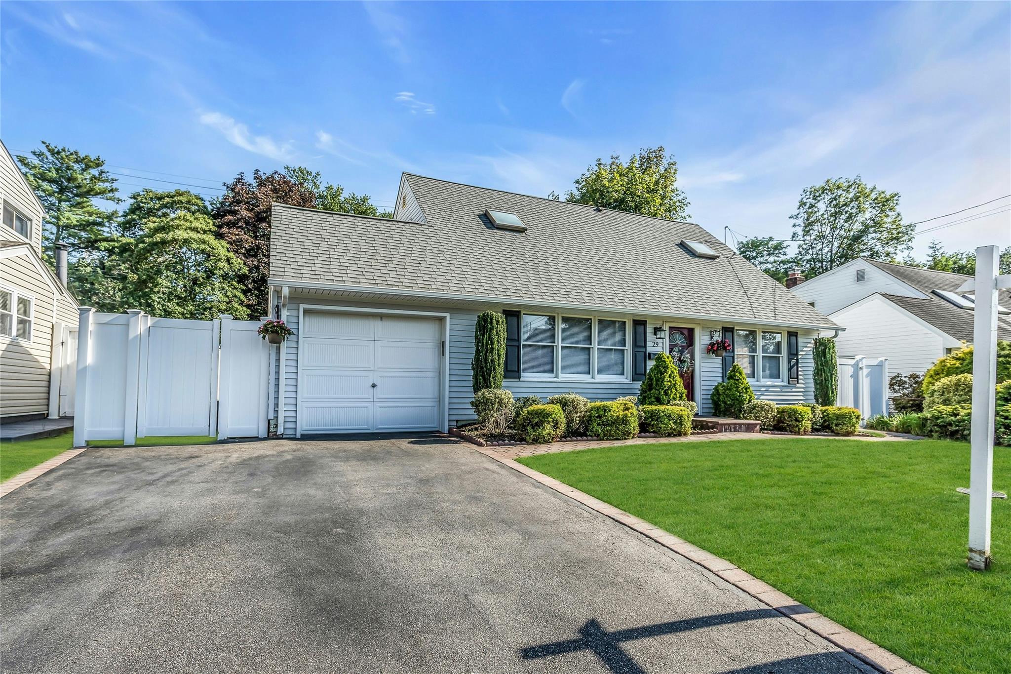 29 Arizona Avenue, Syosset, NY 11791