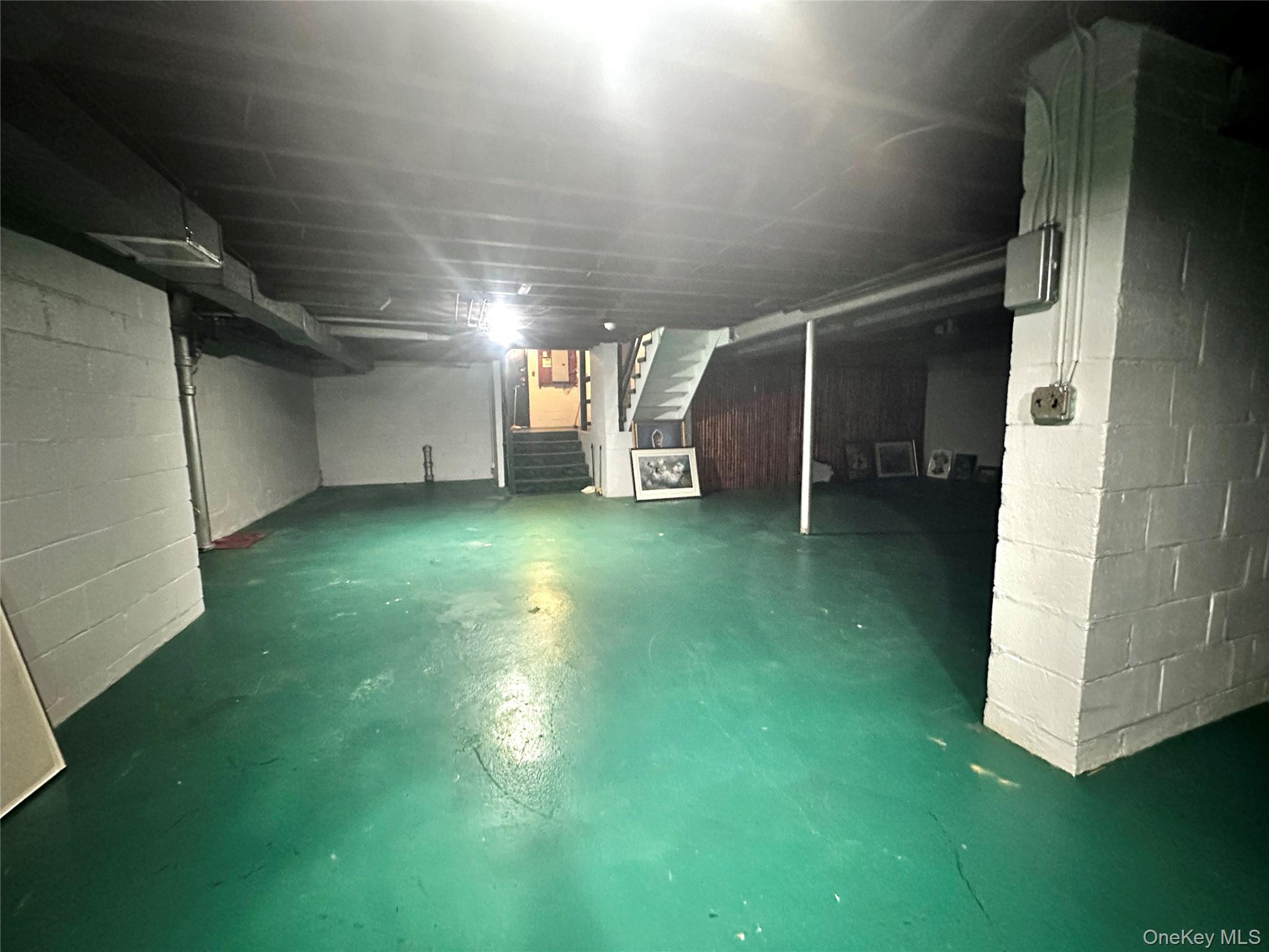 100 Woodford Road, Scarsdale, NY 10583