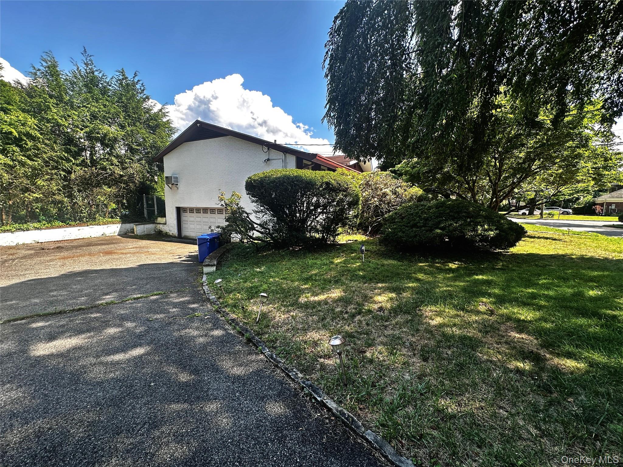 100 Woodford Road, Scarsdale, NY 10583