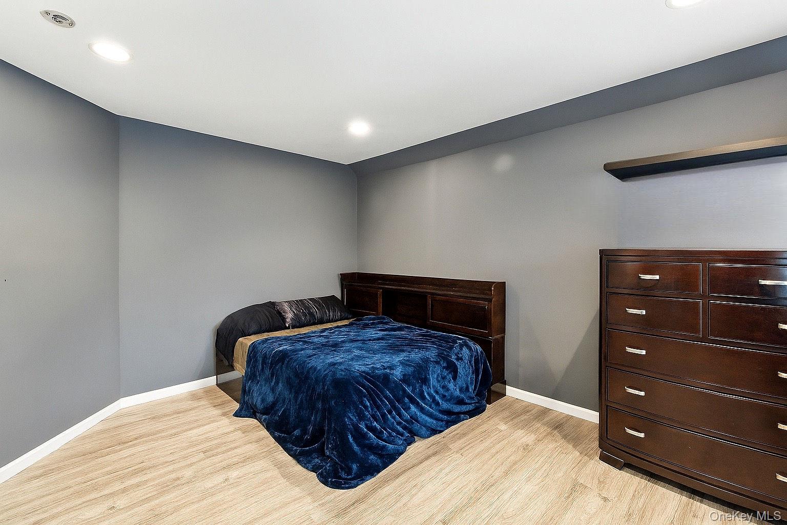 33 Sunflower Ridge Road, South Setauket, NY 11720