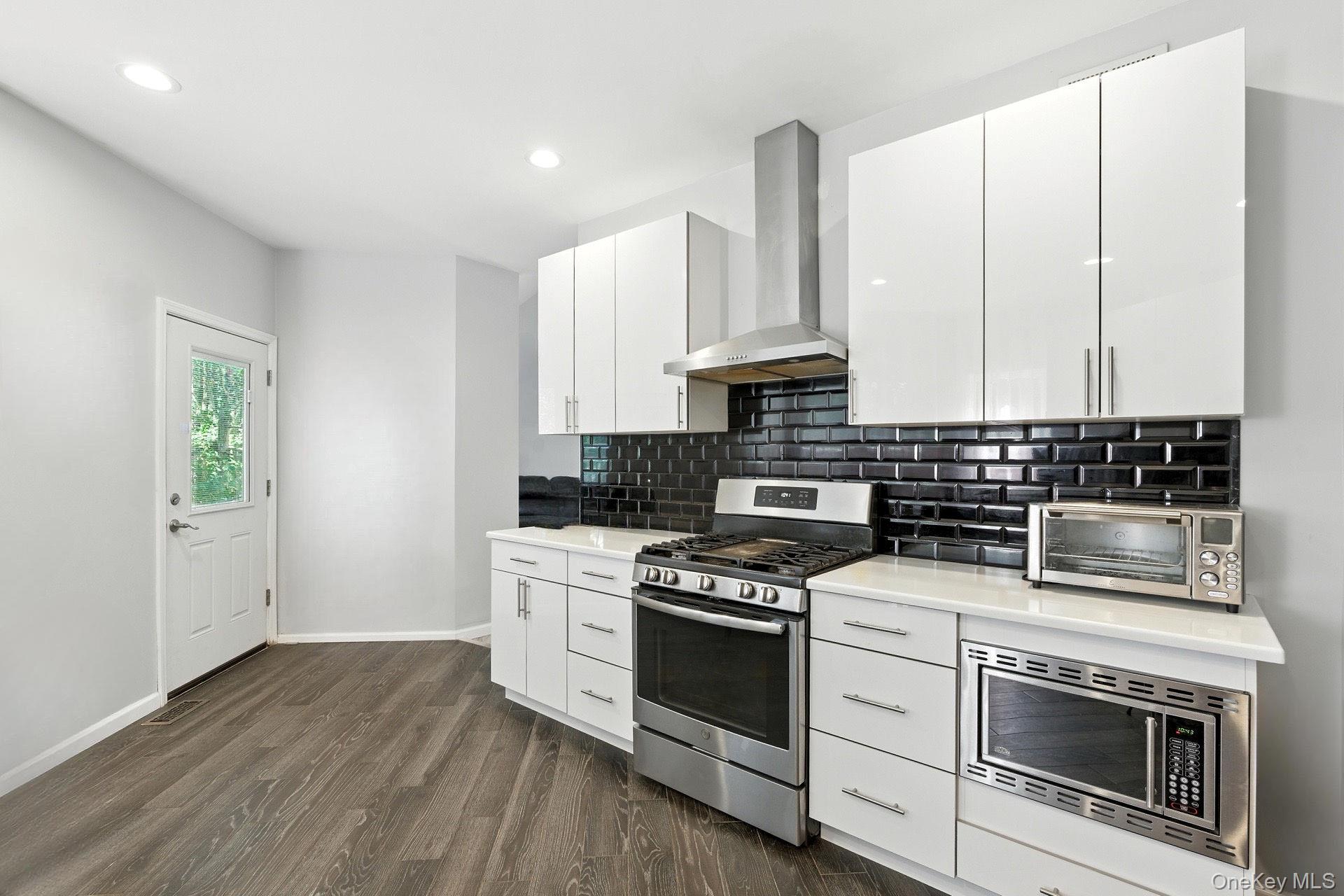 33 Sunflower Ridge Road, South Setauket, NY 11720